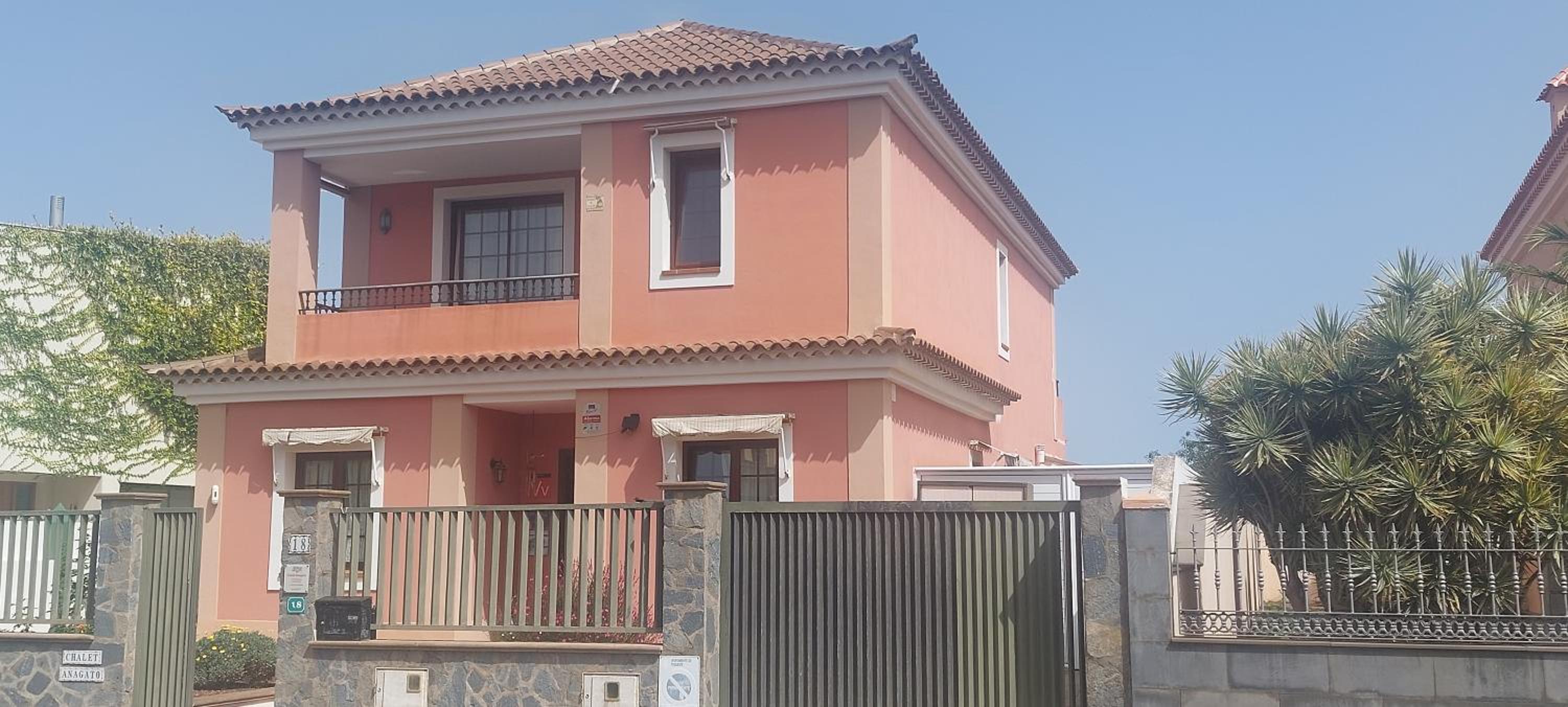 Deluxe Double Room with Private Bathroom and Balcony - Photo 24