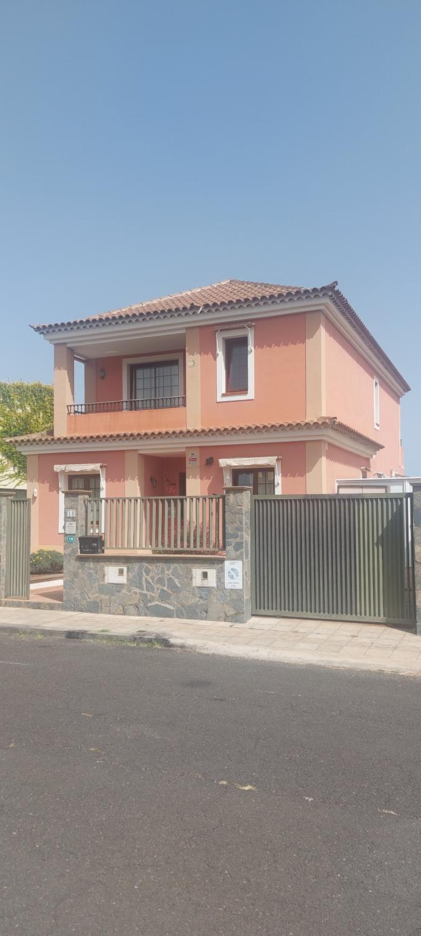 Deluxe Double Room with Private Bathroom and Balcony - Photo 25