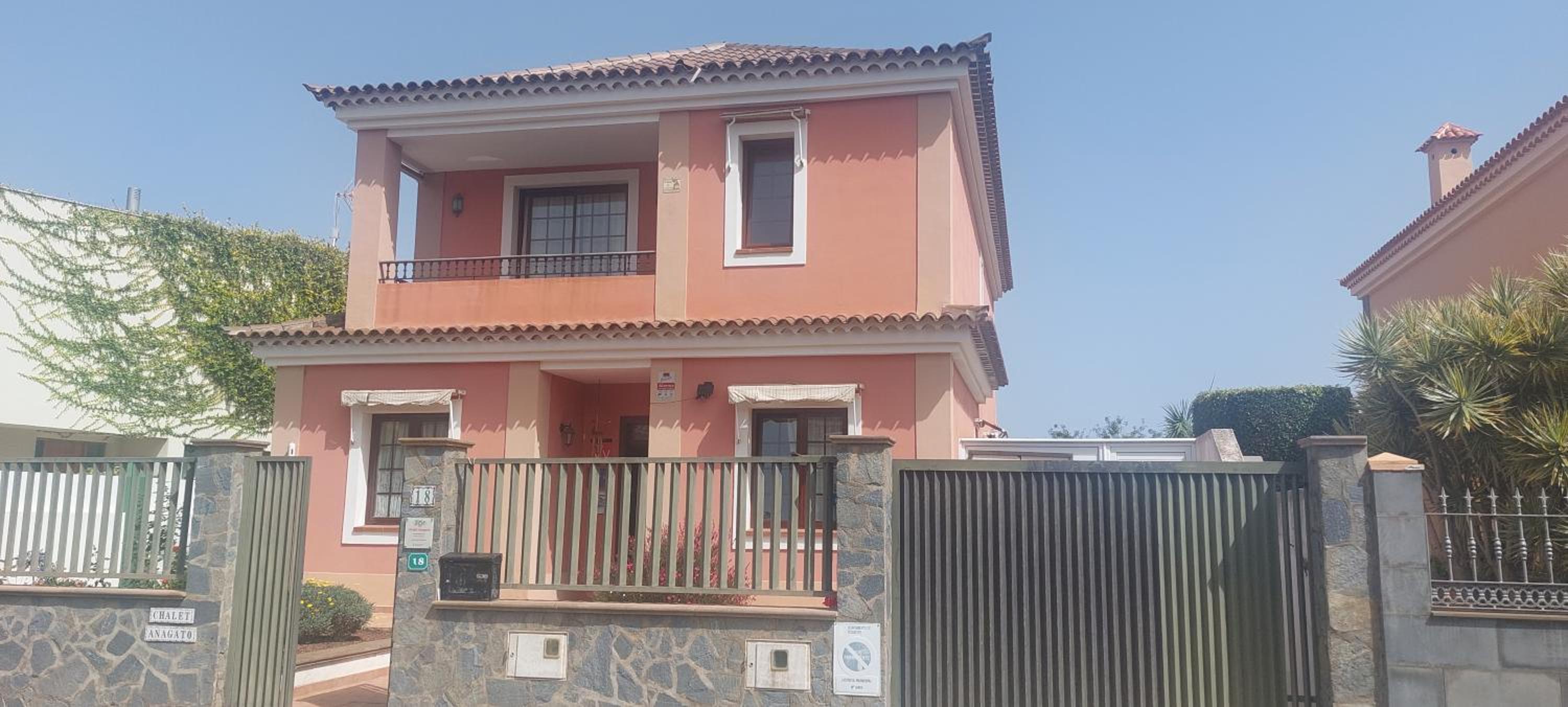 Deluxe Double Room with Private Bathroom and Balcony - Photo 33