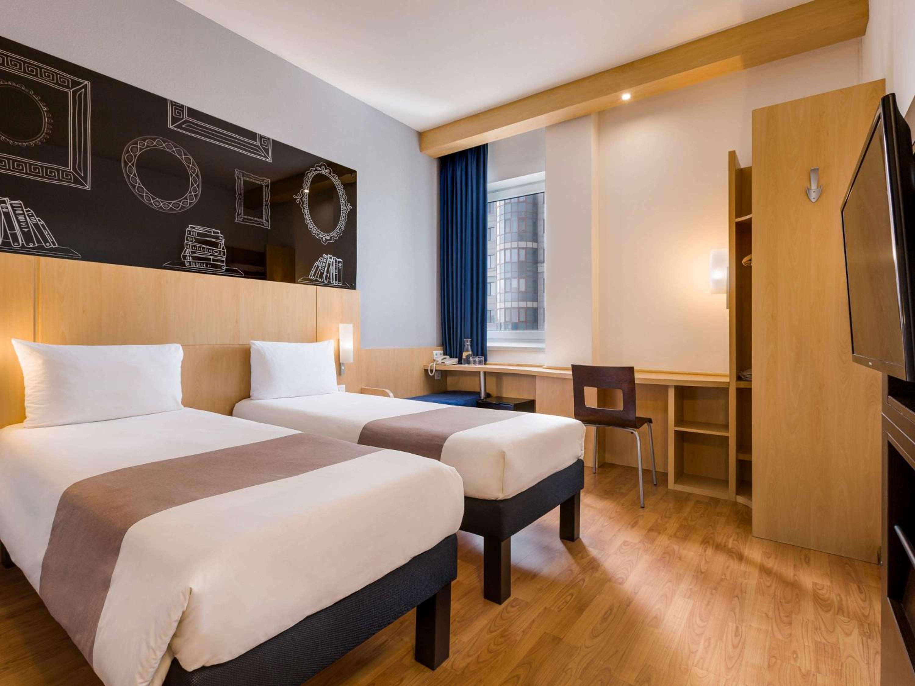 Standard Twin Room - Photo 4