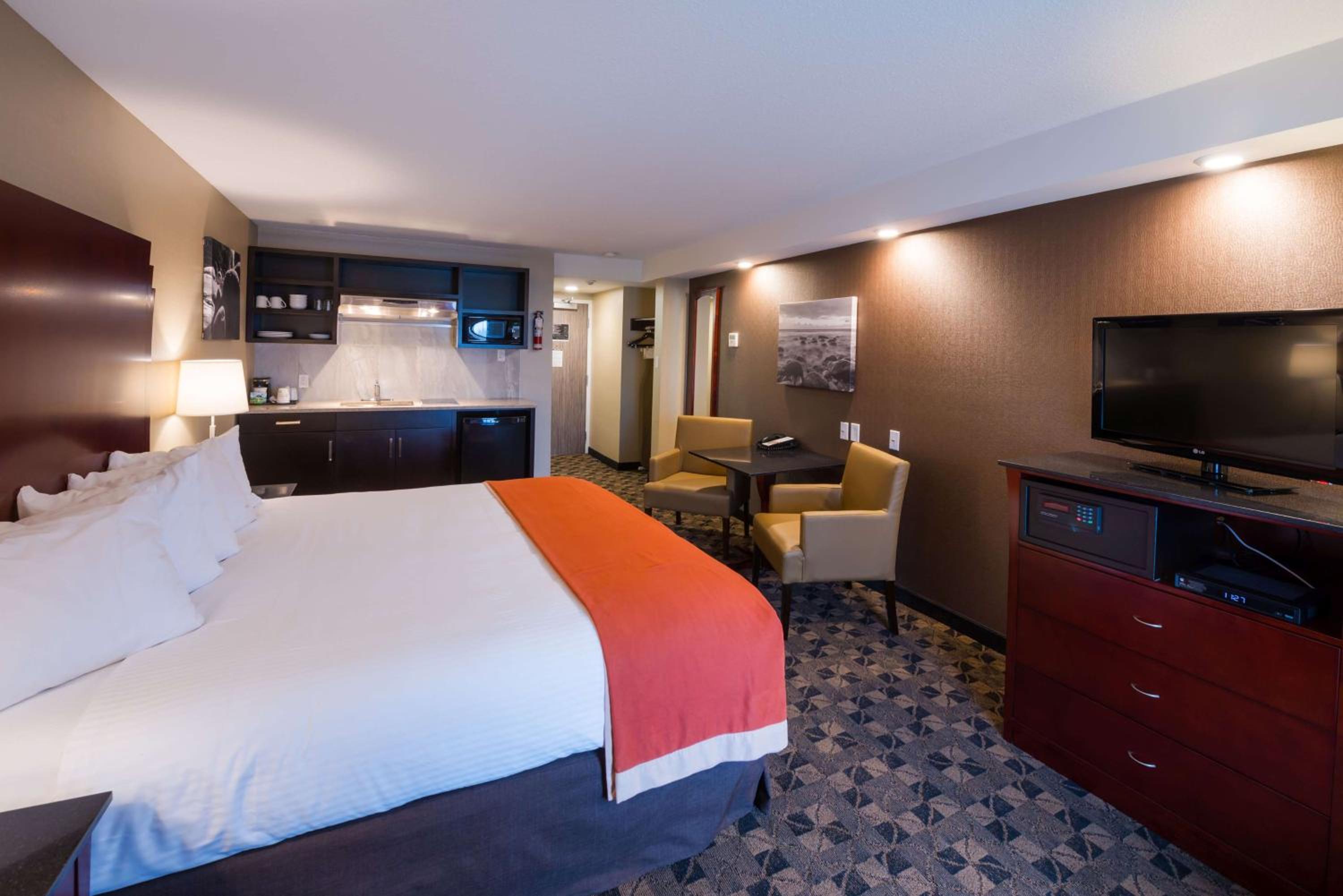 King Room with Balcony and Kitchenette
