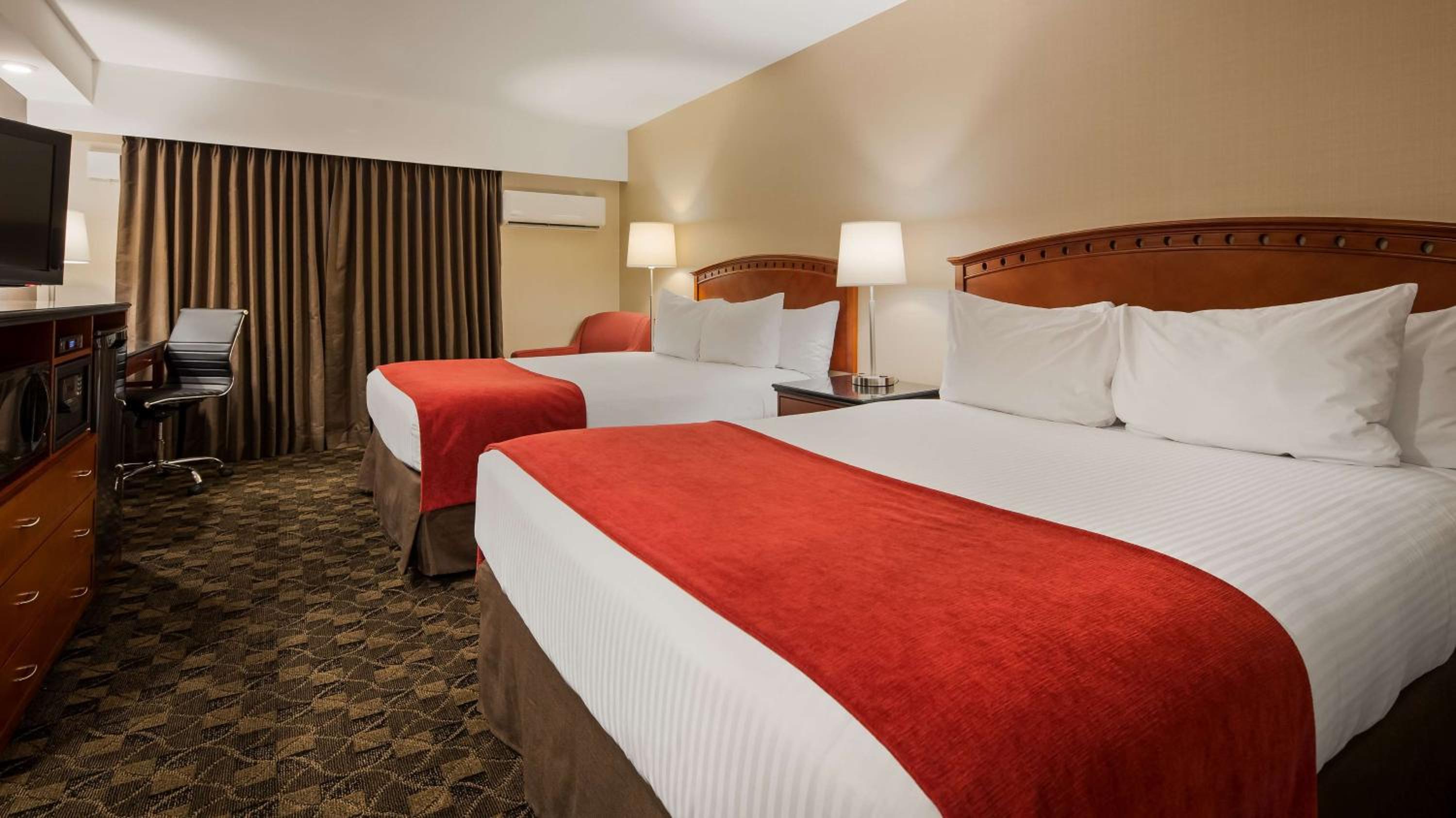 Queen Room with Two Queen Beds - Ground Floor/Pet Friendly
