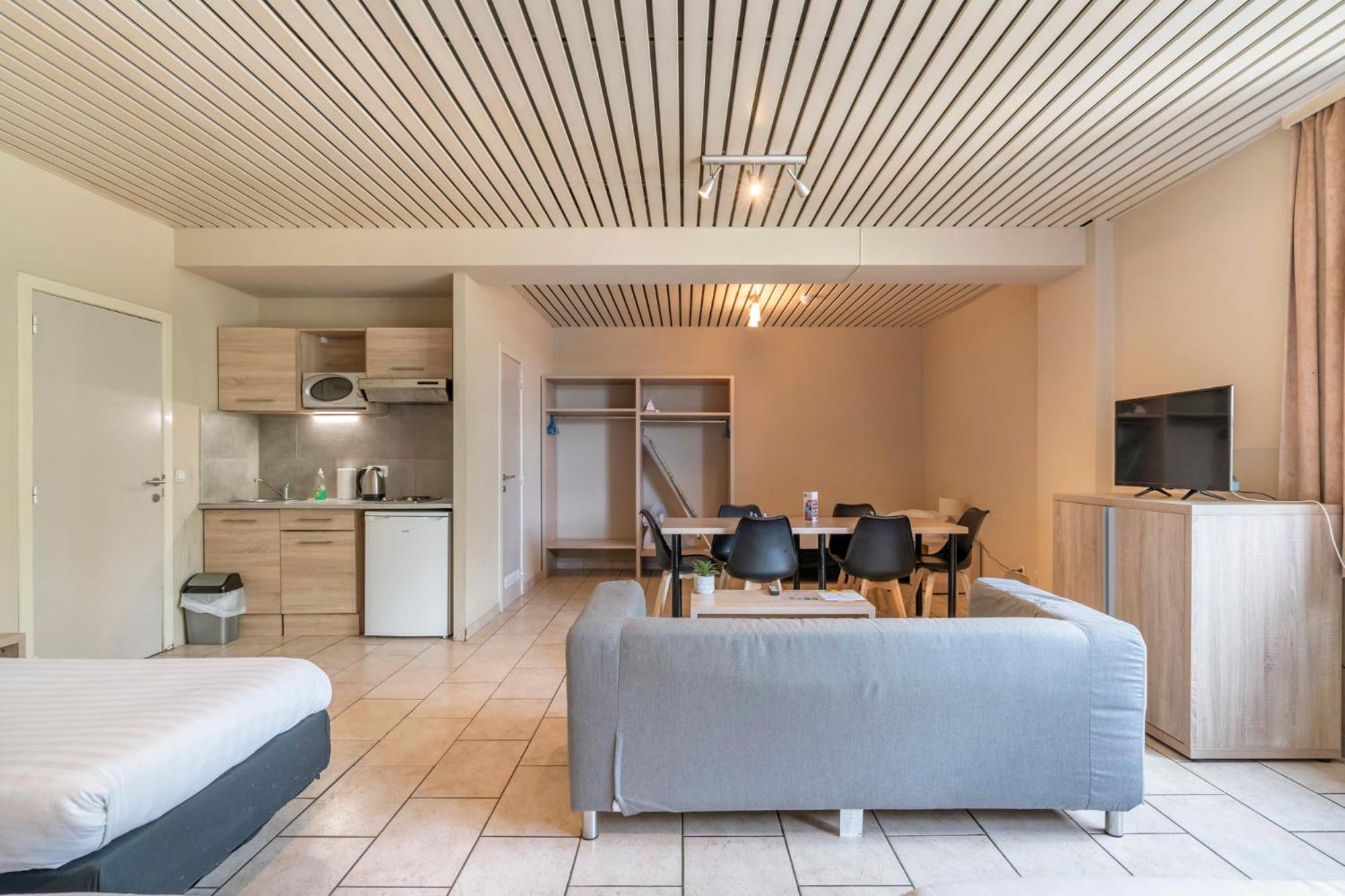 Family Apartment (6 Adults) - Photo 5