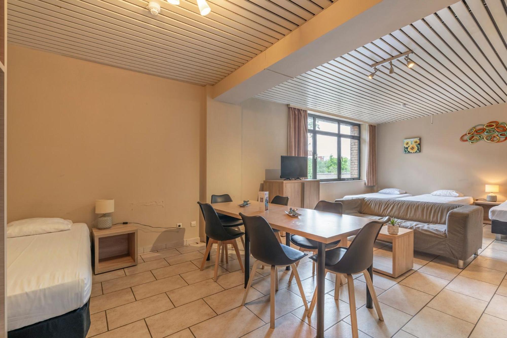 Family Apartment (6 Adults) - Photo 4
