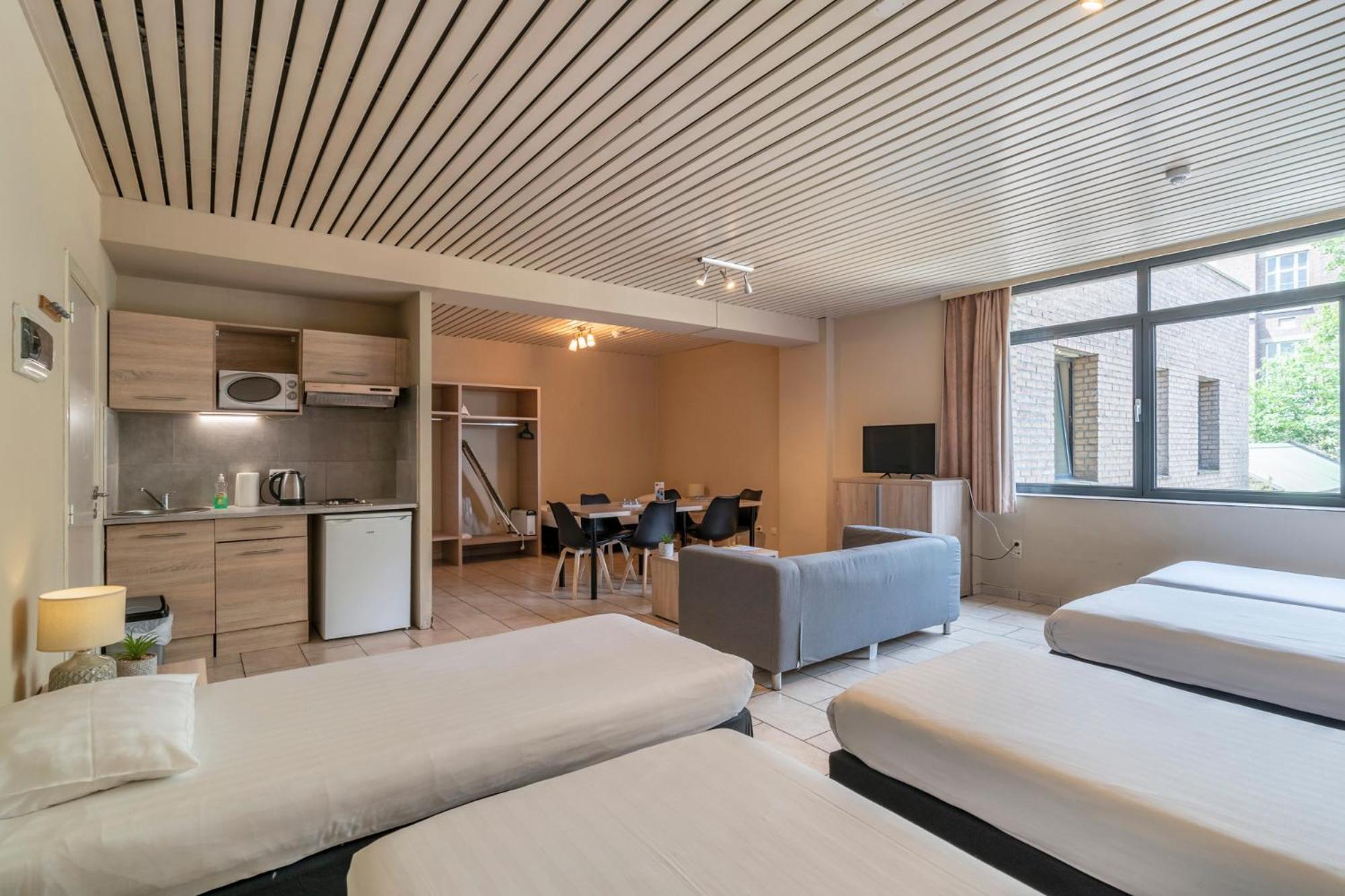 Family Apartment (6 Adults) - Photo 9