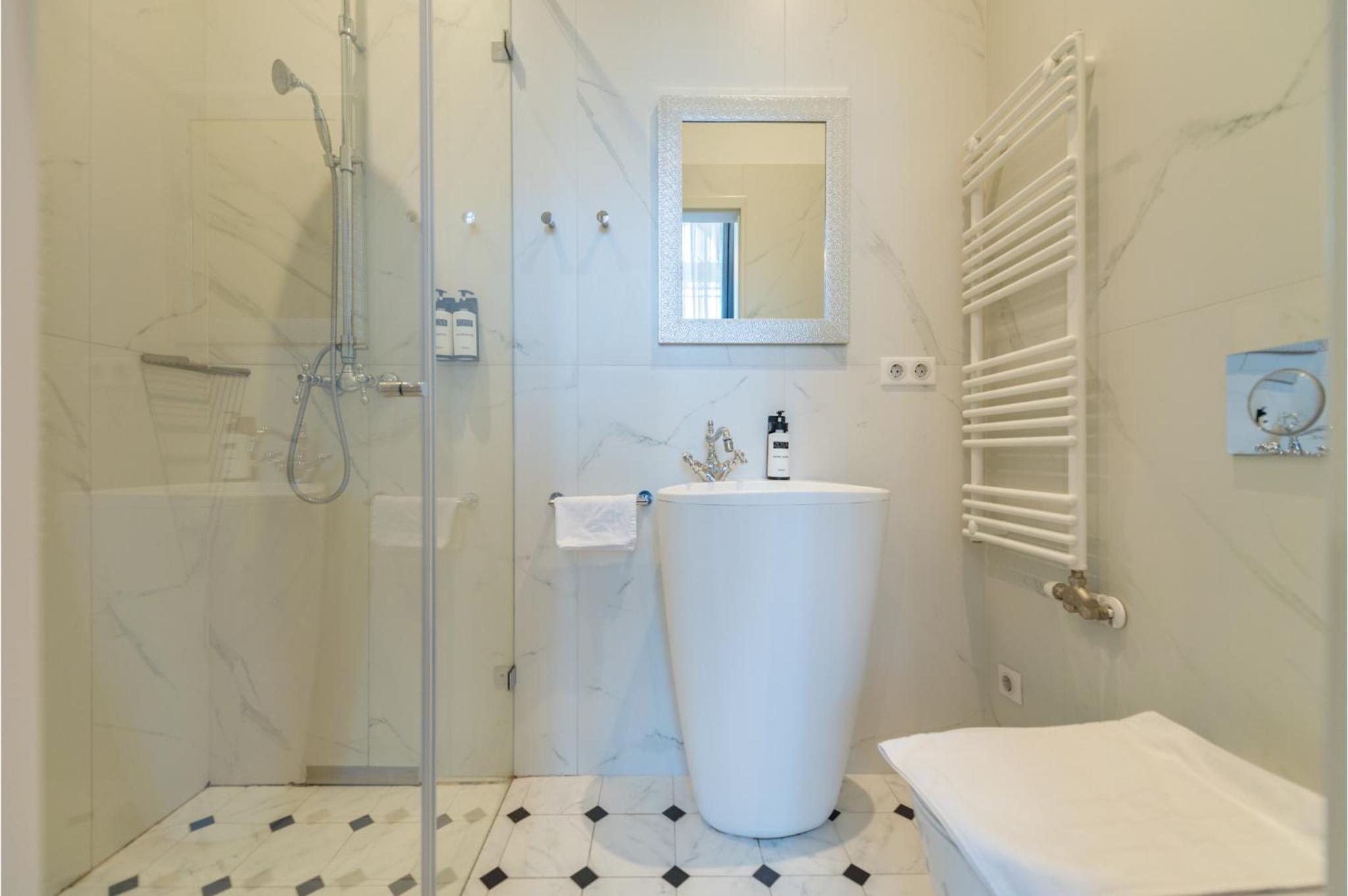 Family Suite - Photo 10