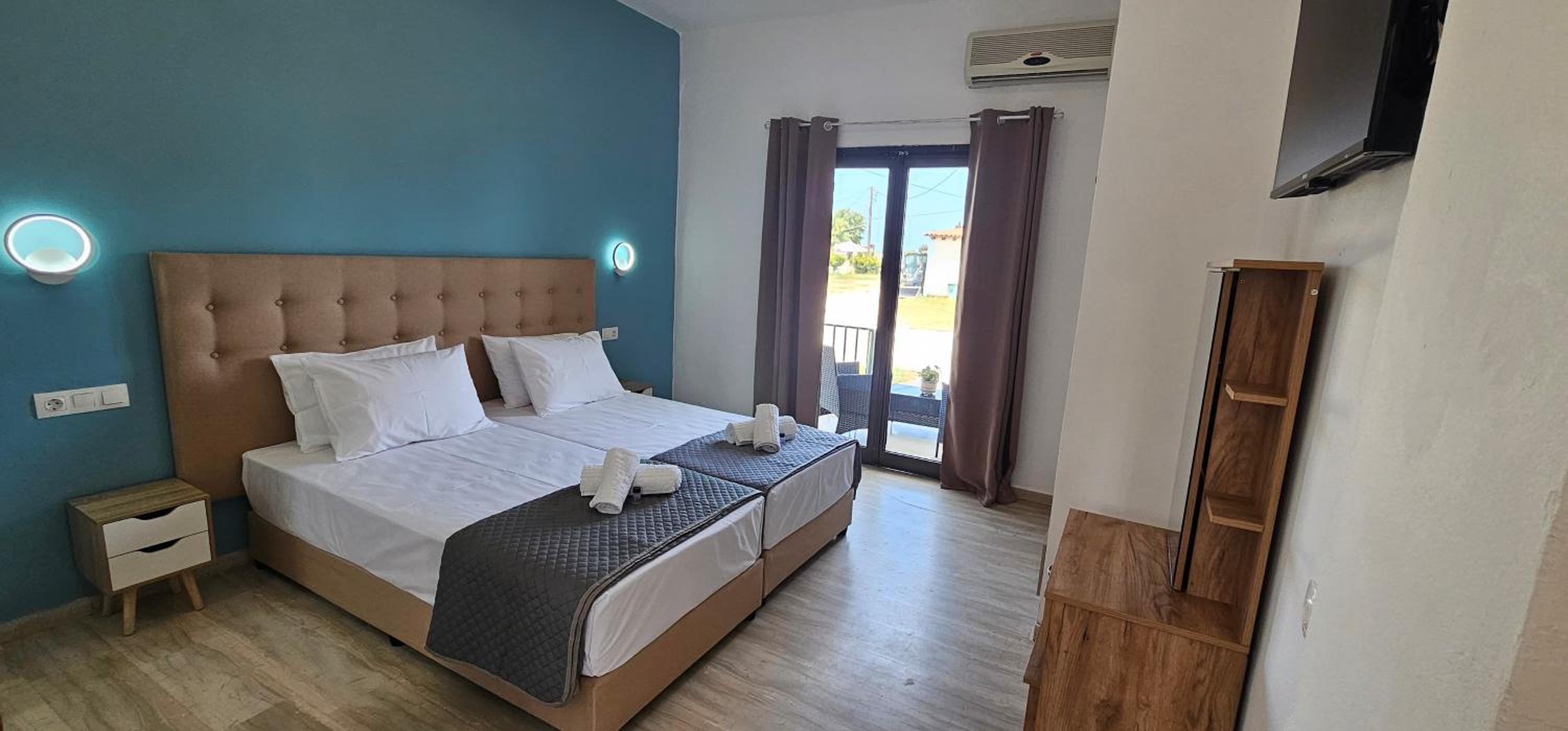 Two-Bedroom Apartment with Balcony and Sea View