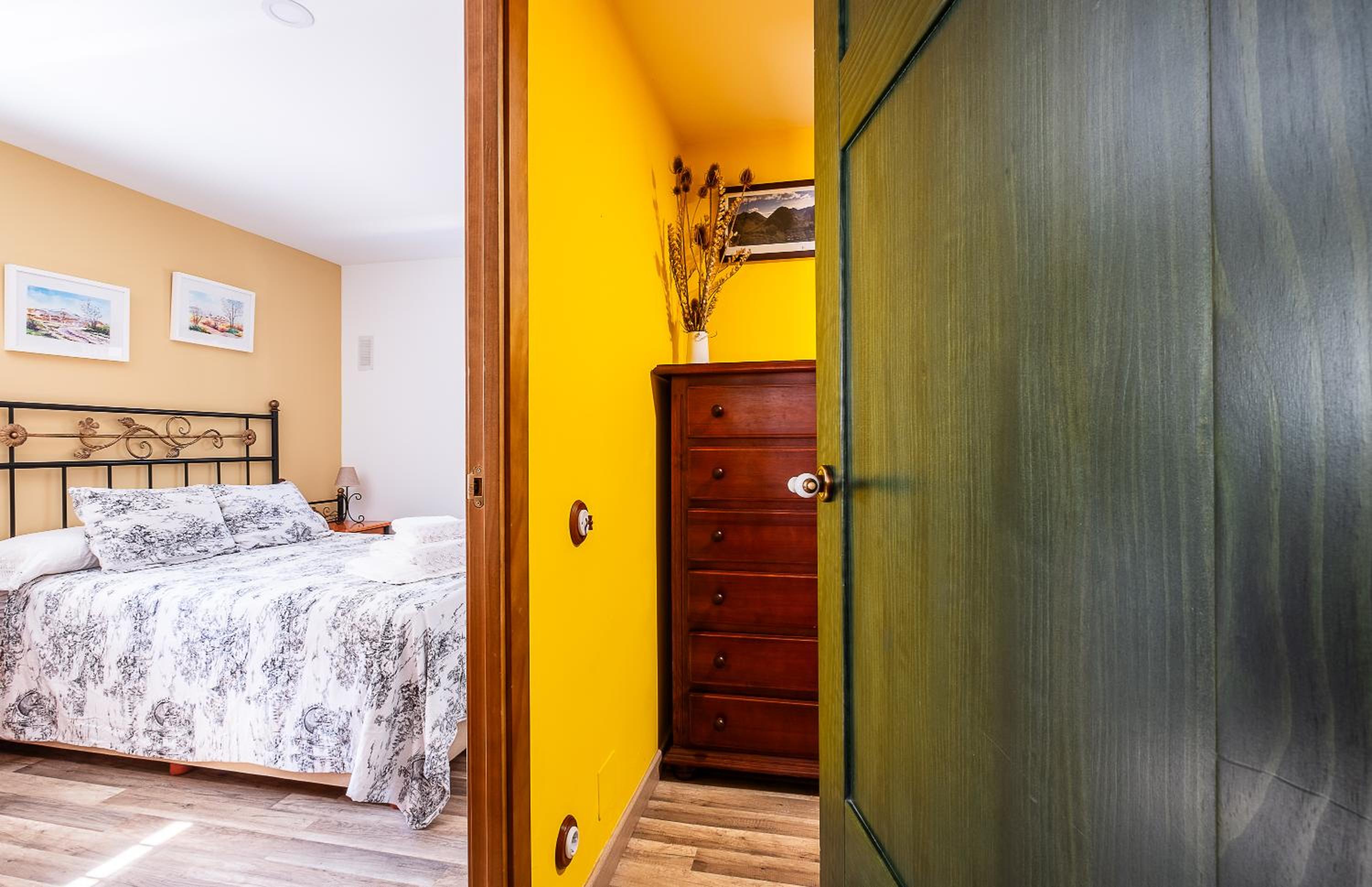 Two-Bedroom Apartment with Mountain View photo 2