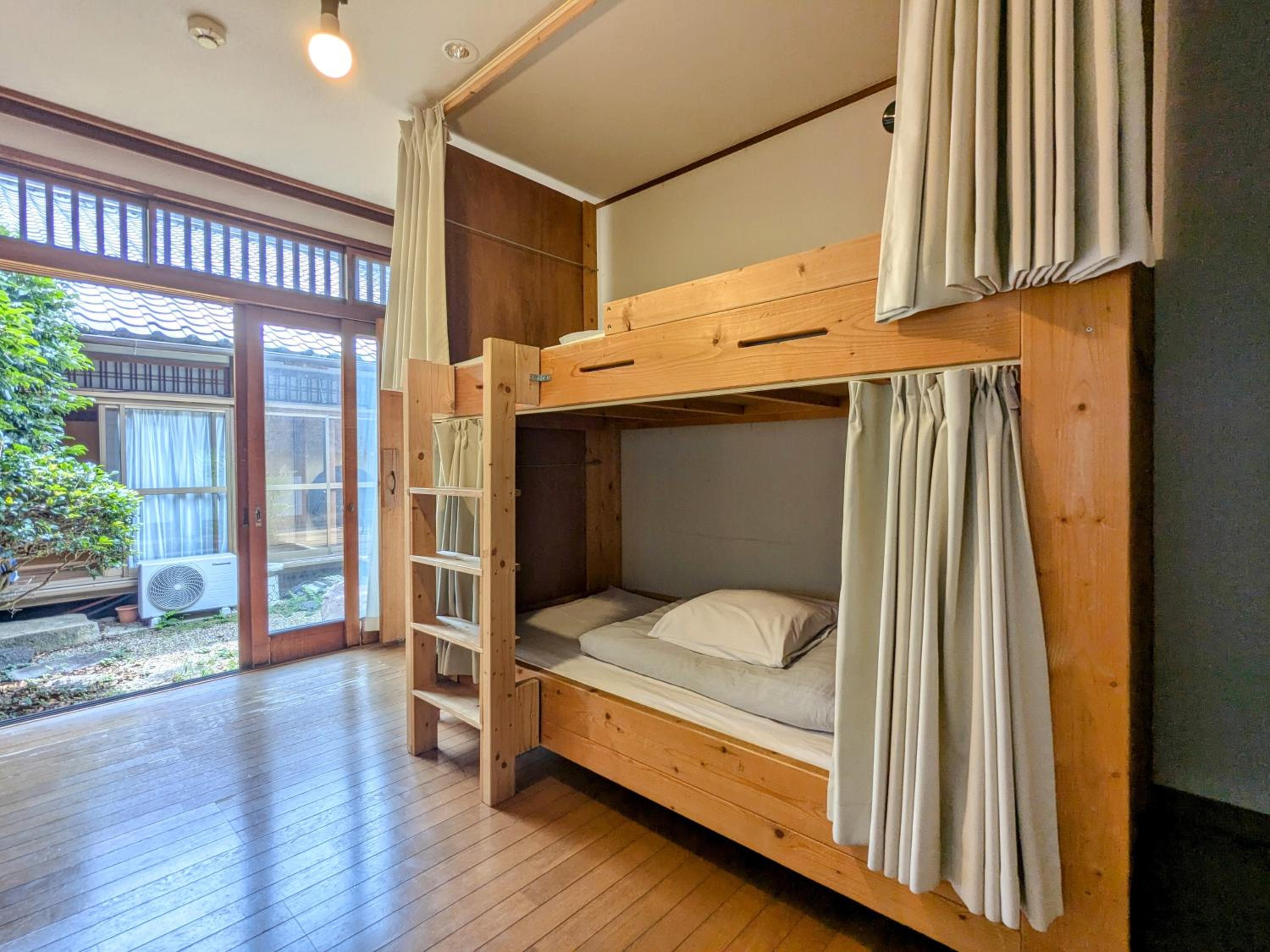Bed in 6-Bed Dormitory Room photo 3