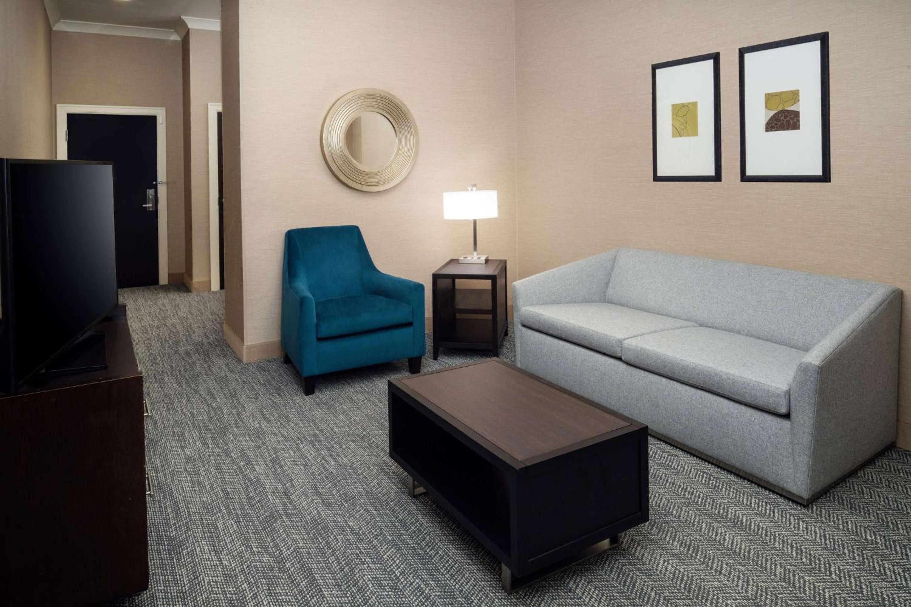 One-Bedroom King Suite - Non-Smoking - Photo 8