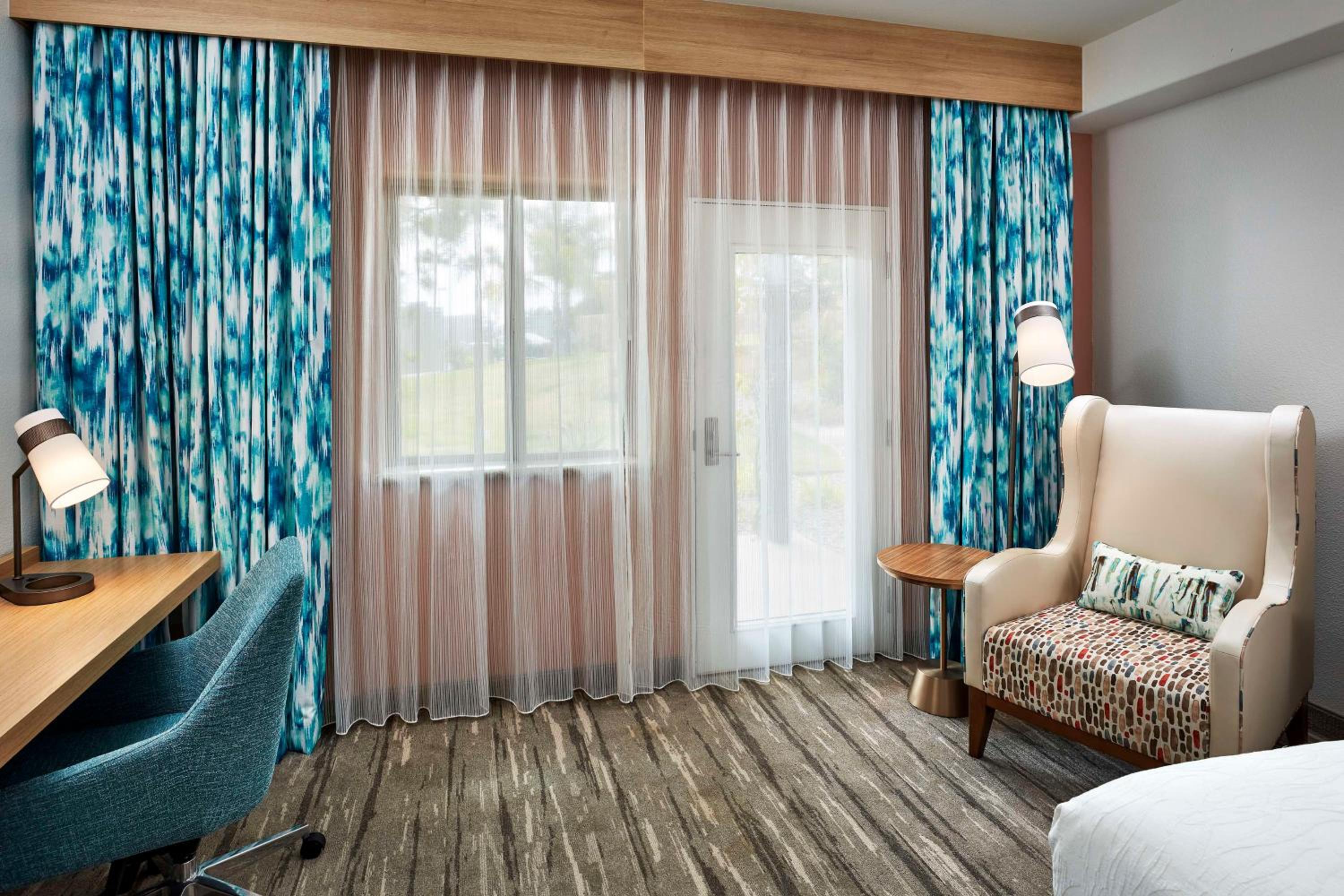 Deluxe King Room - Non-Smoking - Photo 5