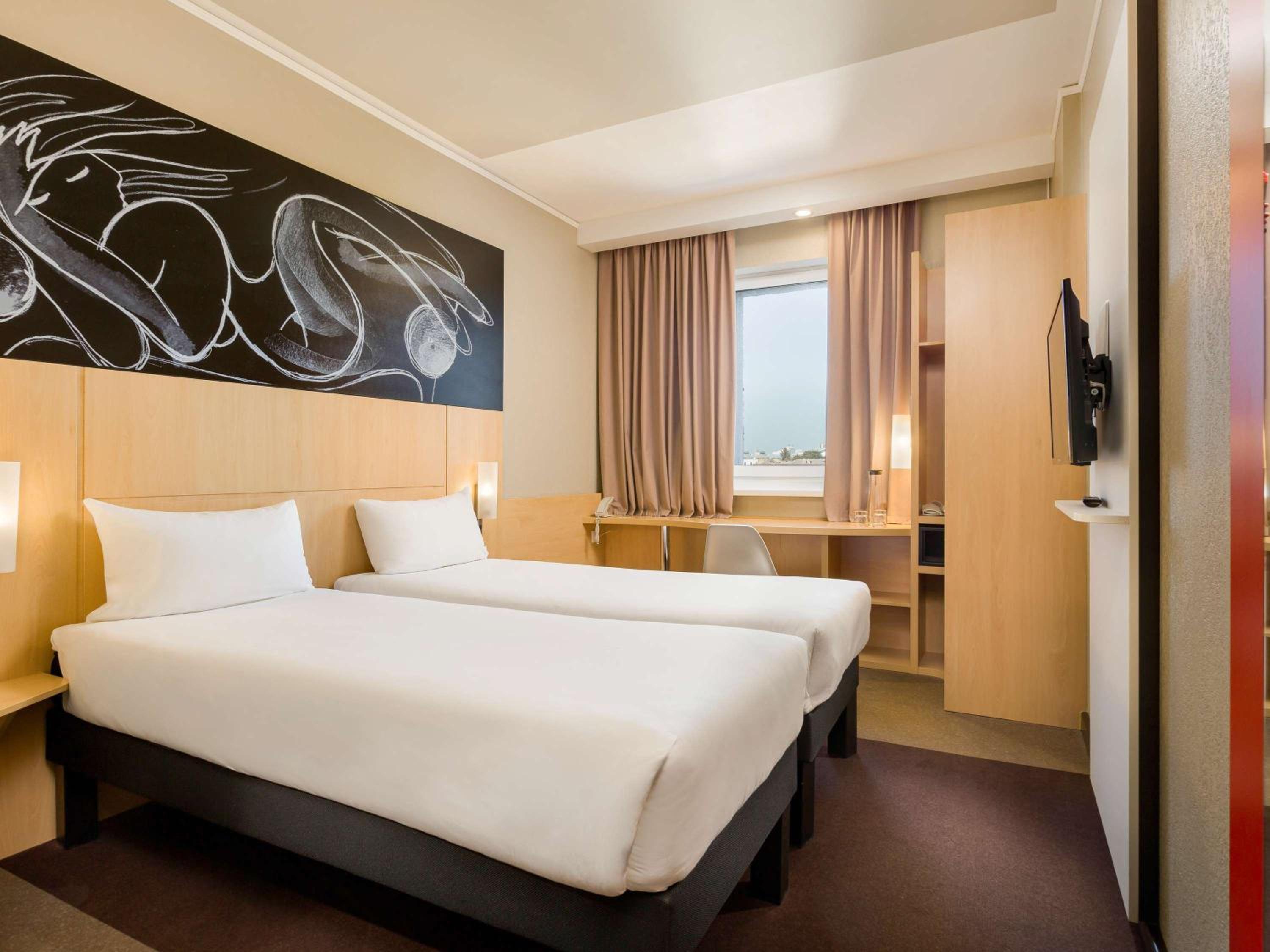 Standard Double Room - Photo 9
