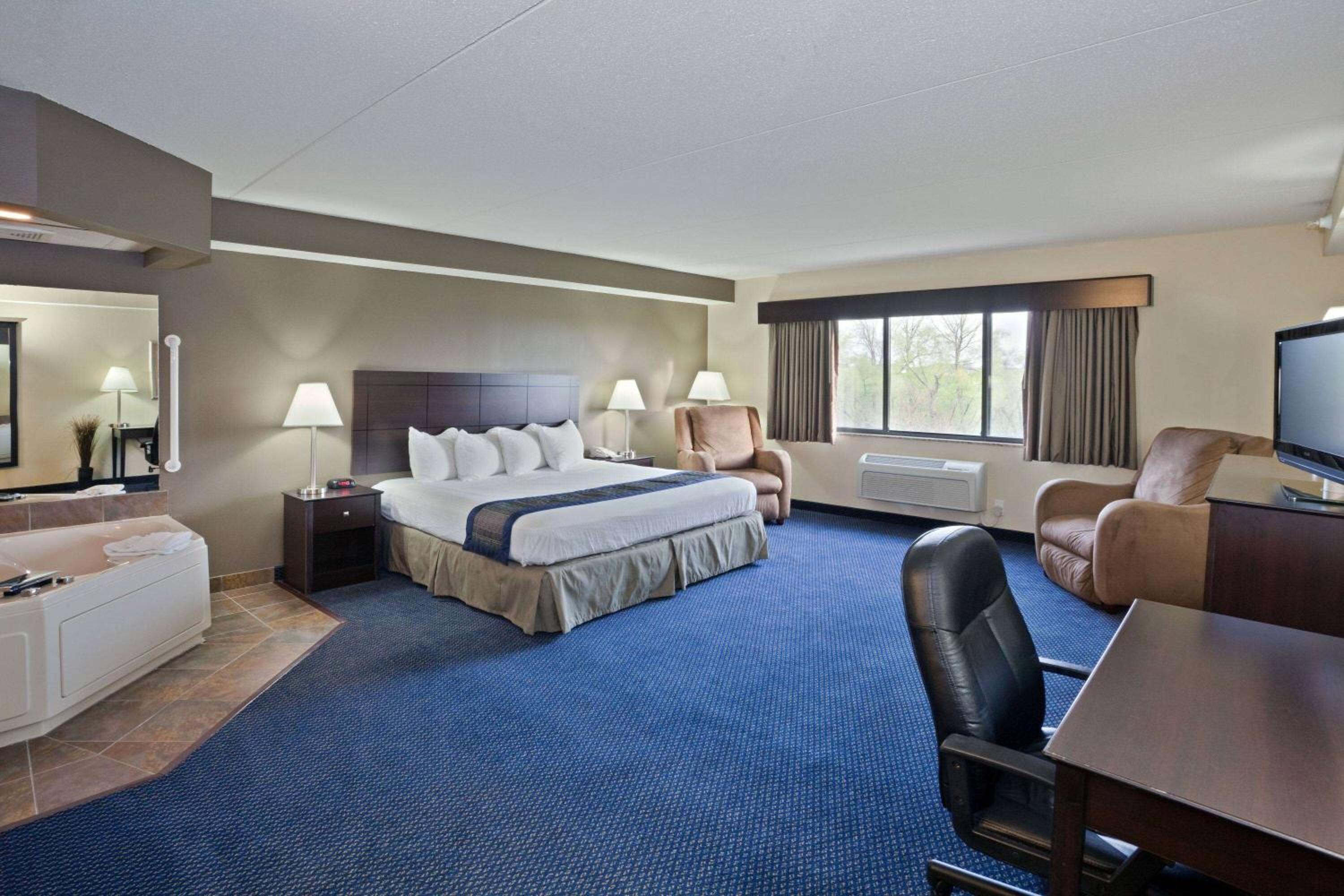 Deluxe King Room - Photo 1