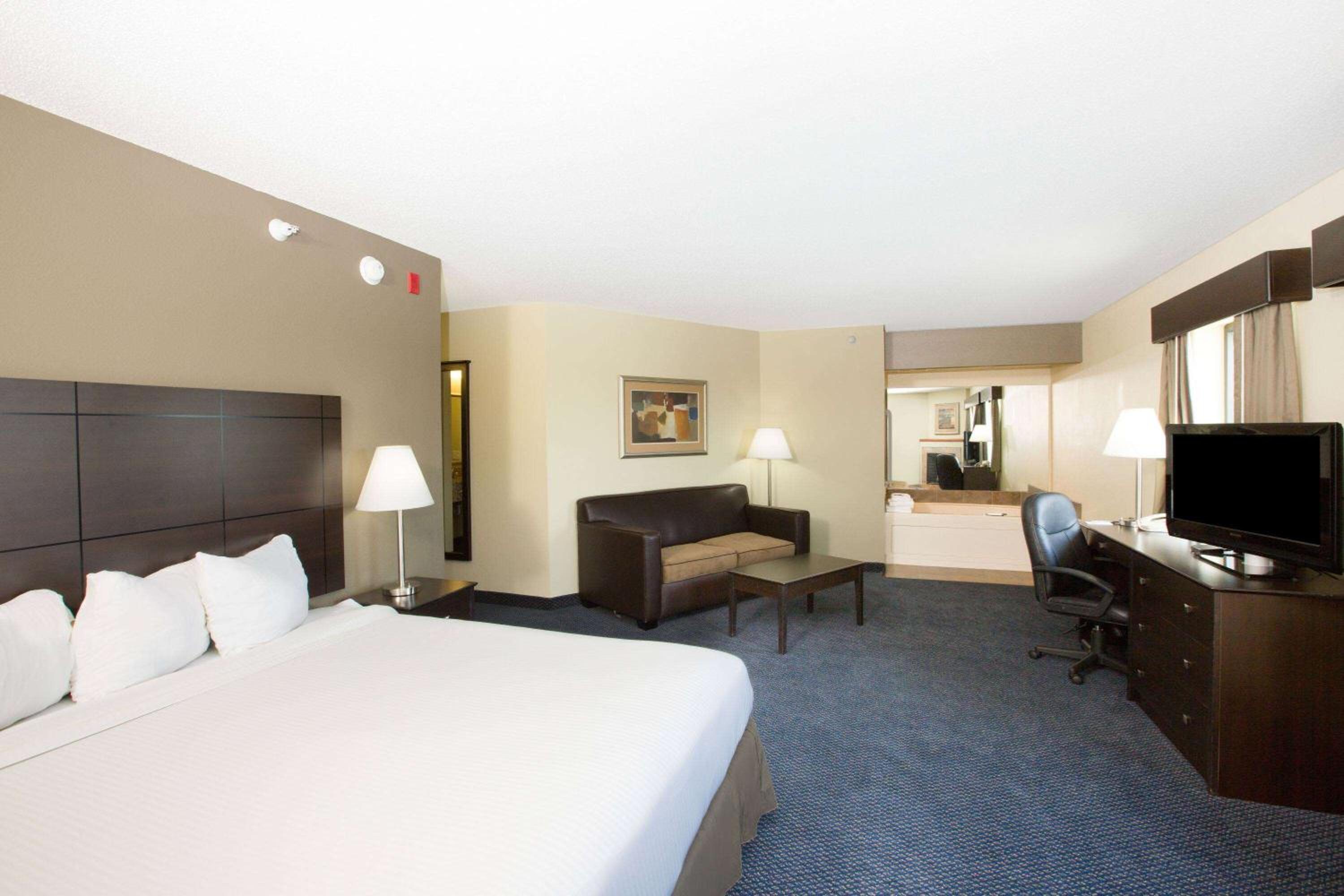 Deluxe King Studio Suite - Photo 1