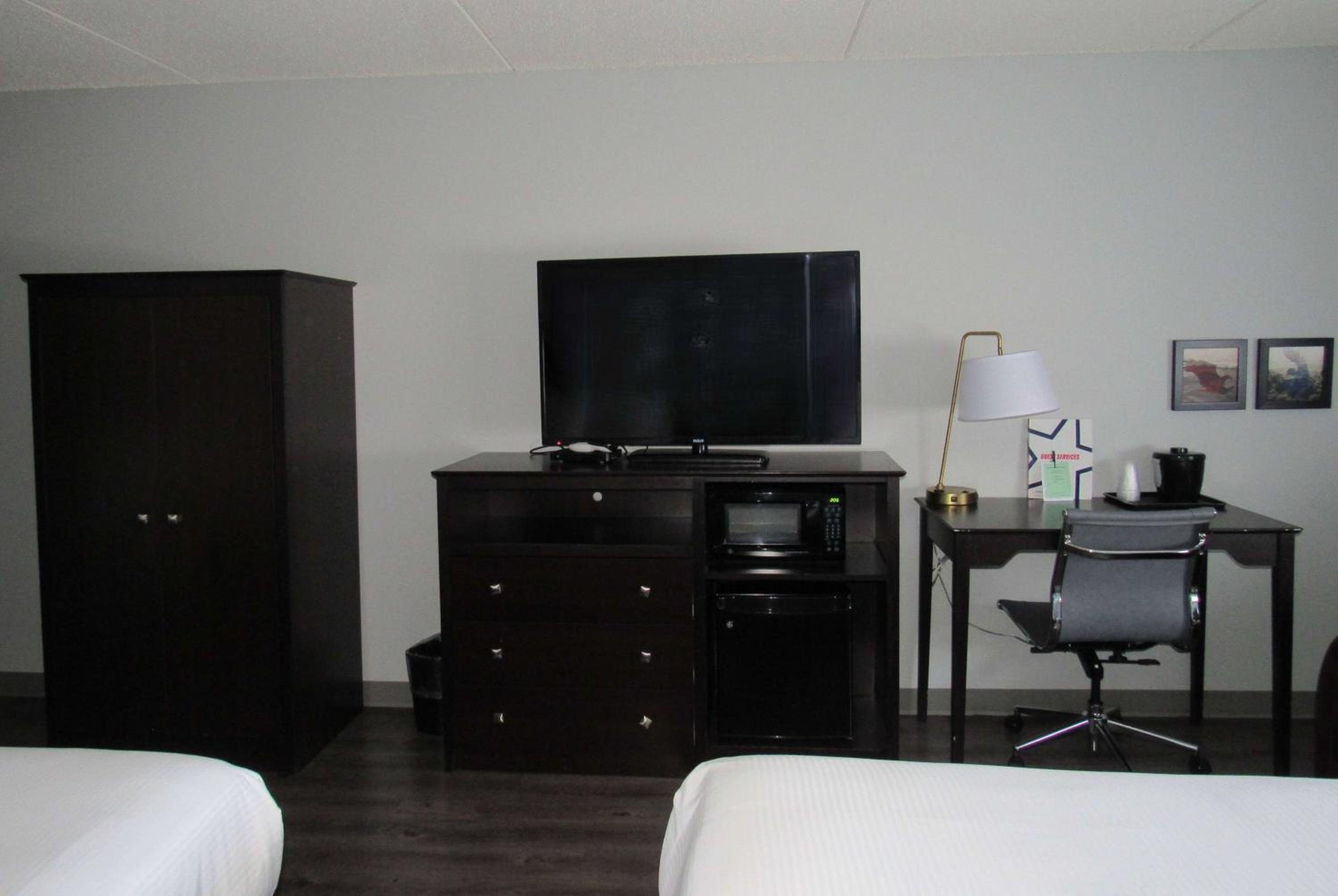 Queen Room with Two Queen Beds - Mobility Access - Photo 1