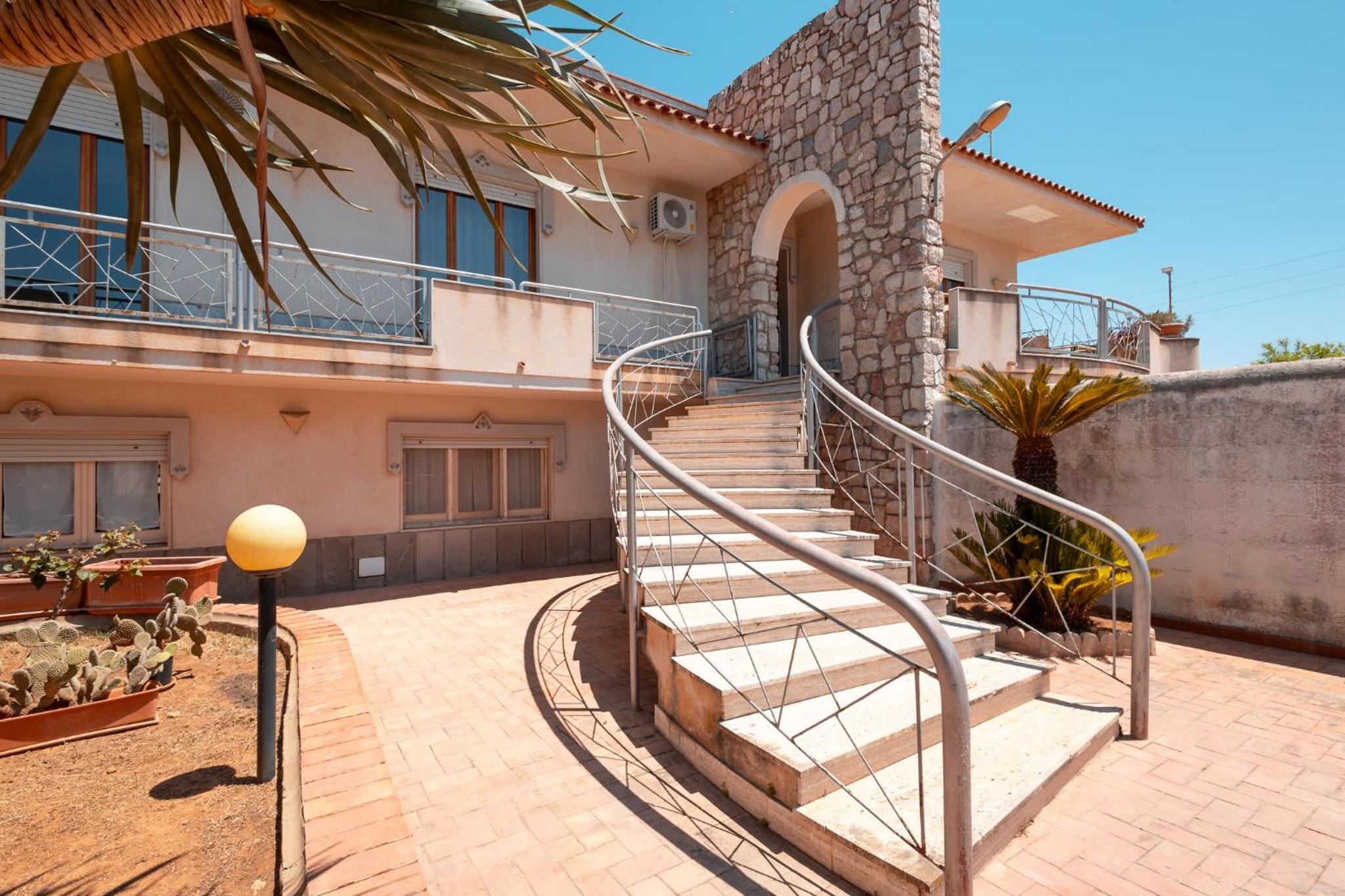 Three-Bedroom Villa photo 2