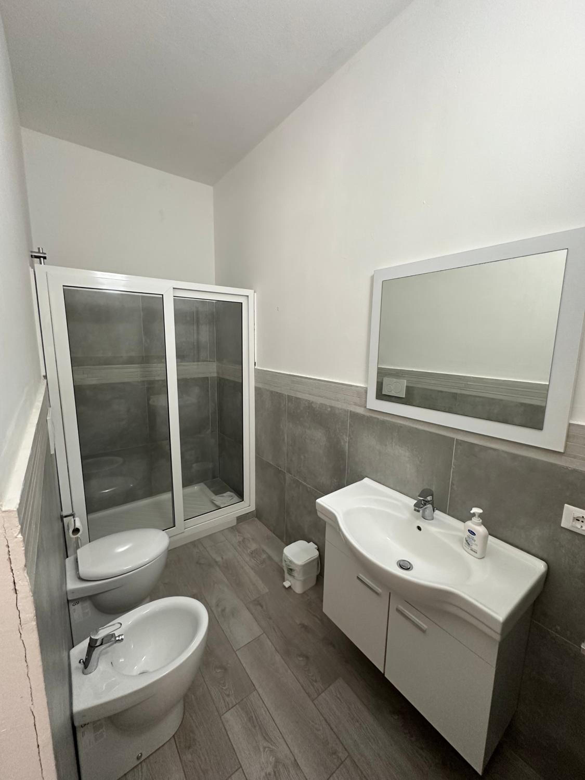Double Room with Private Bathroom - Photo 6