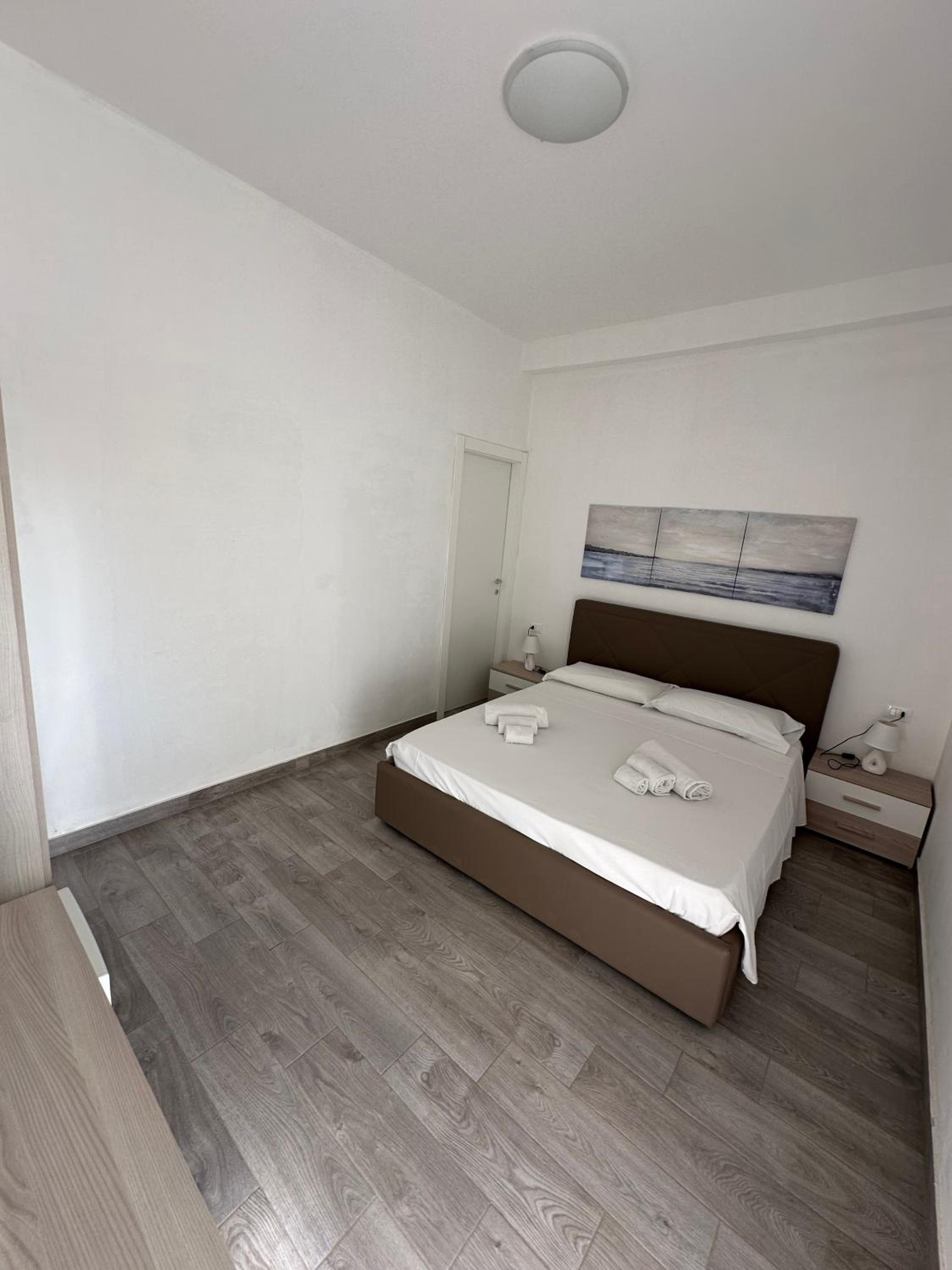 Double Room with Private Bathroom - Photo 9