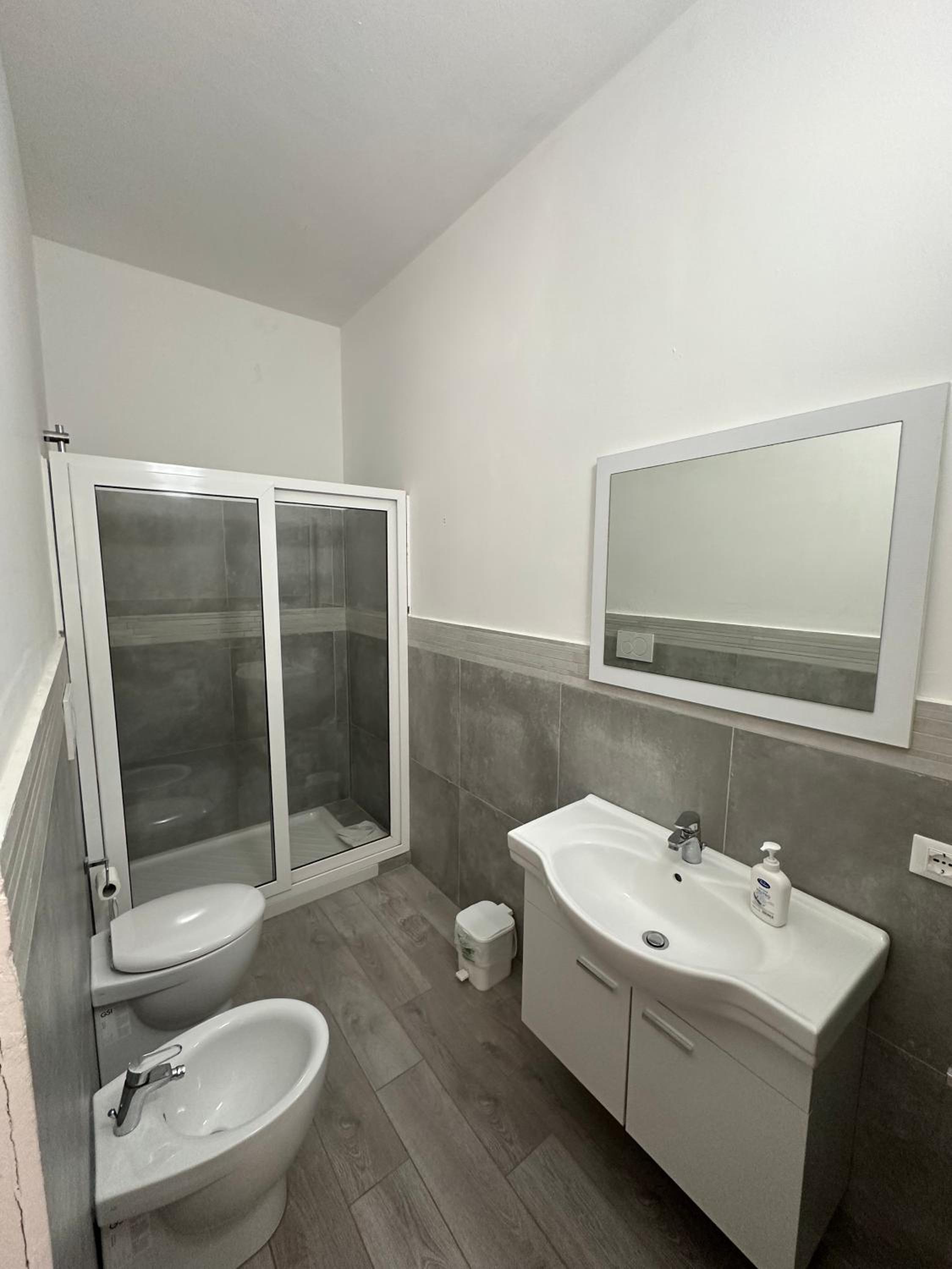 Double Room with Private Bathroom - Photo 3