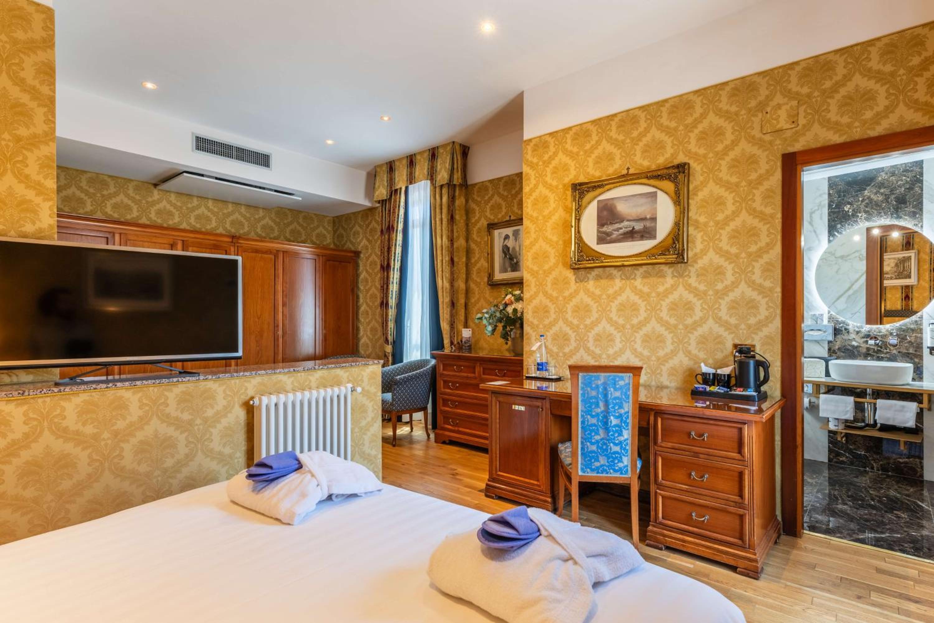 Superior King Room