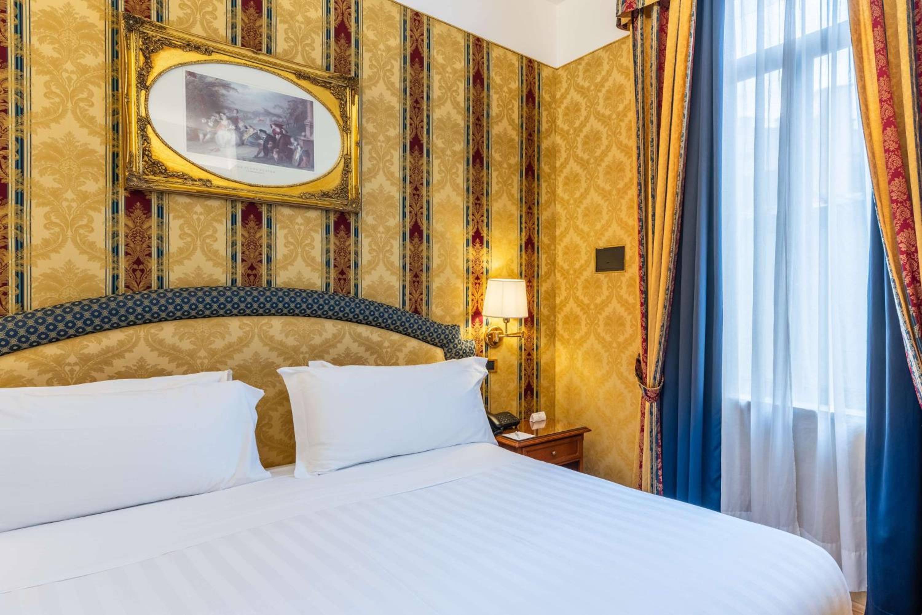 Economy room with double bed and internal window to hall thumbnail 6