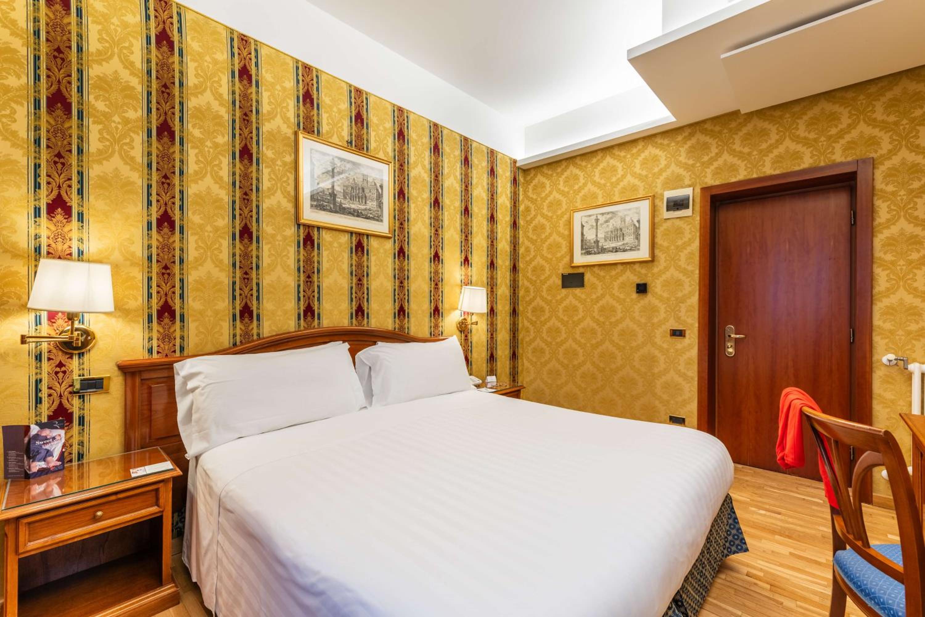 Standard King Room - Non-Smoking