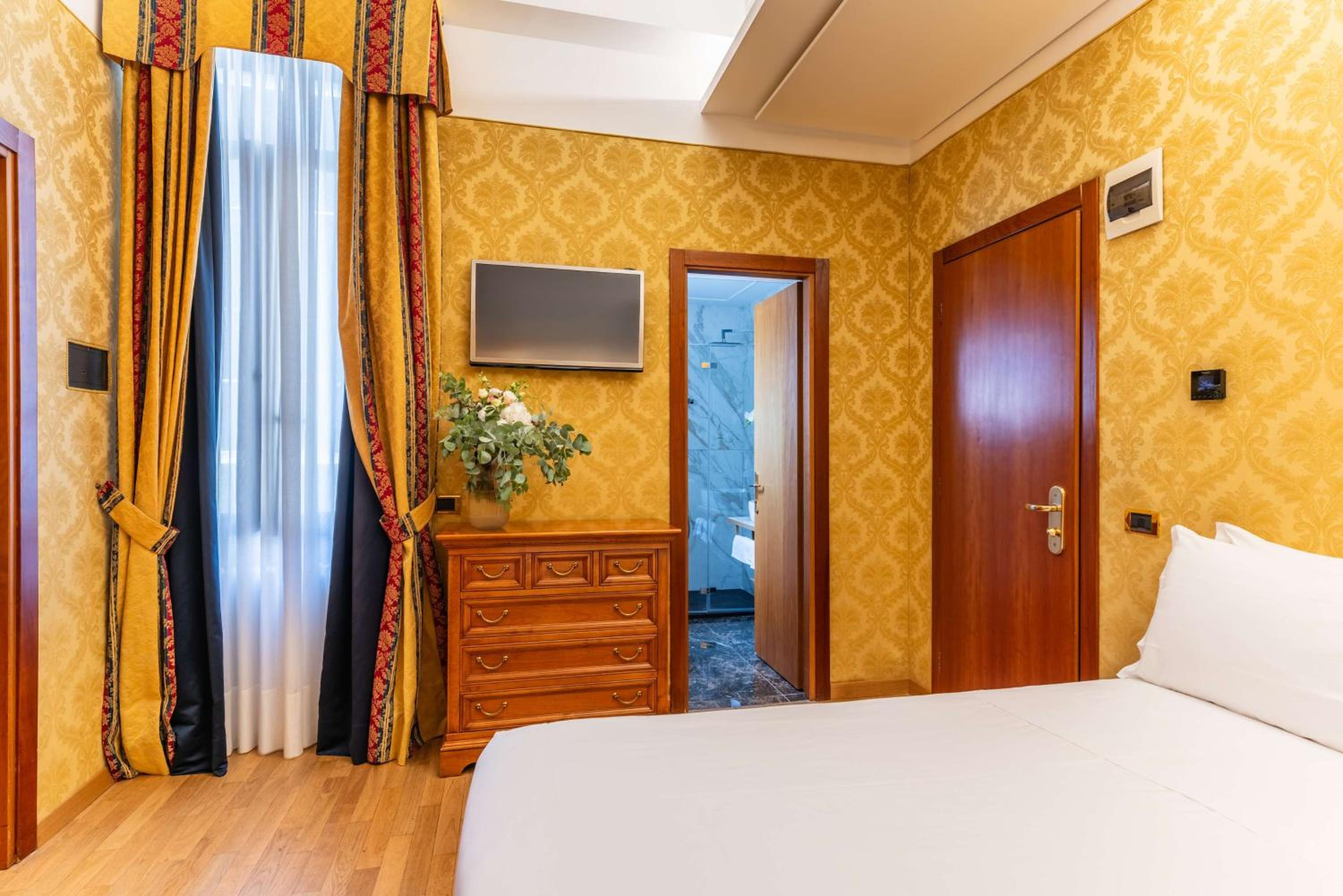 Family Room with One King Bed and Two Single Beds - Non-Smoking