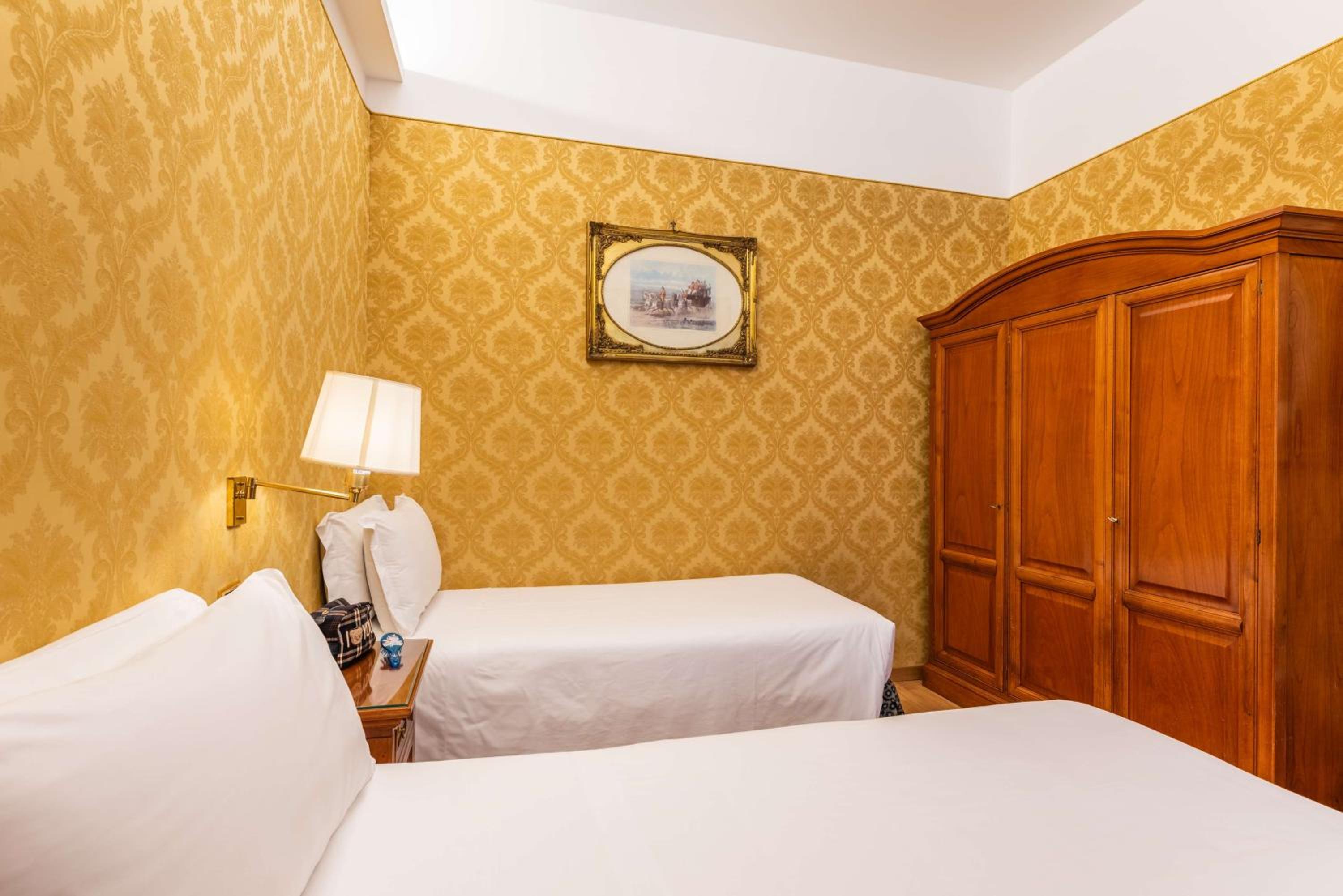 Family Room with One King Bed and Two Single Beds - Non-Smoking