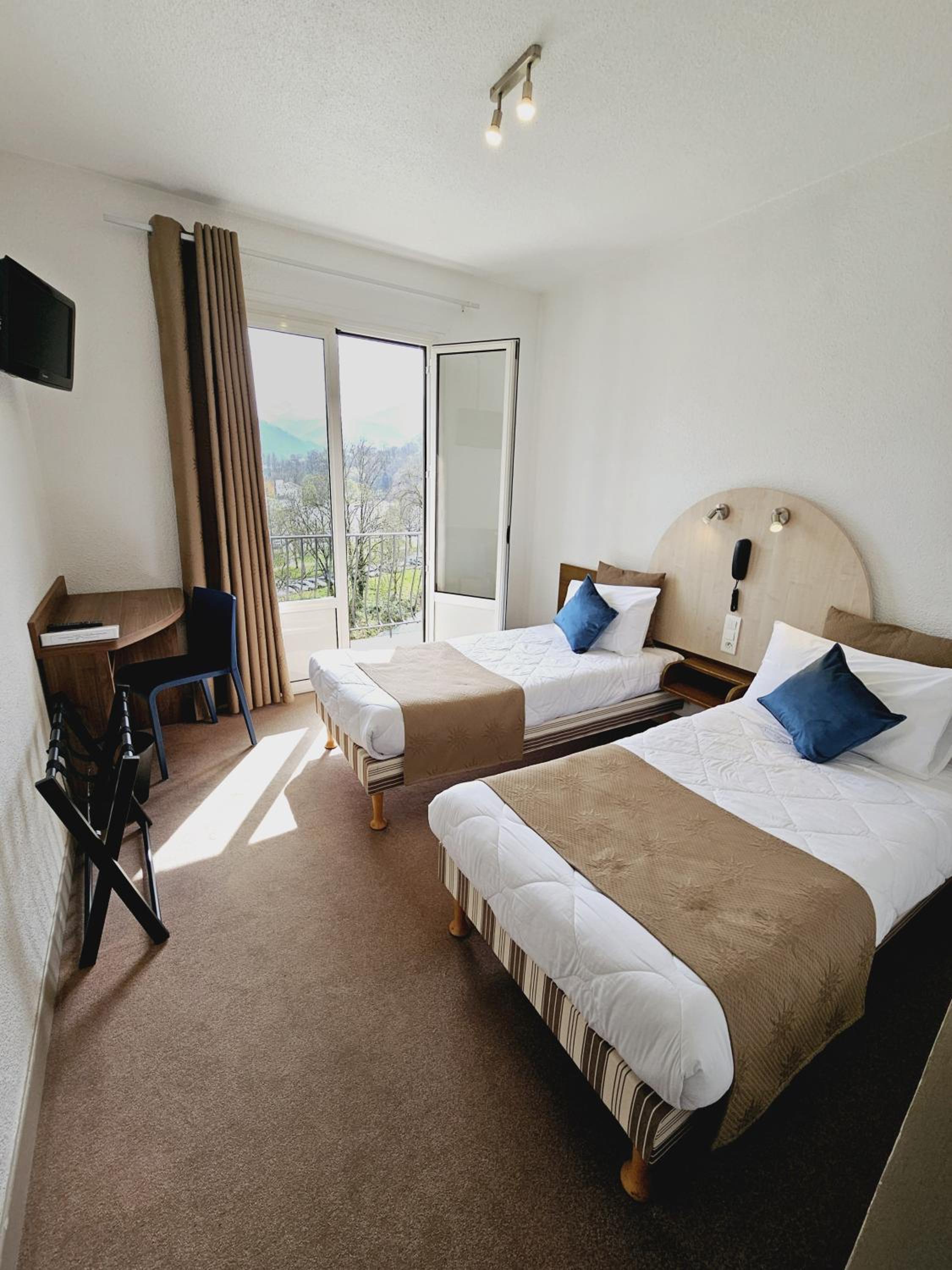 Twin Room with Mountain View - Photo 1