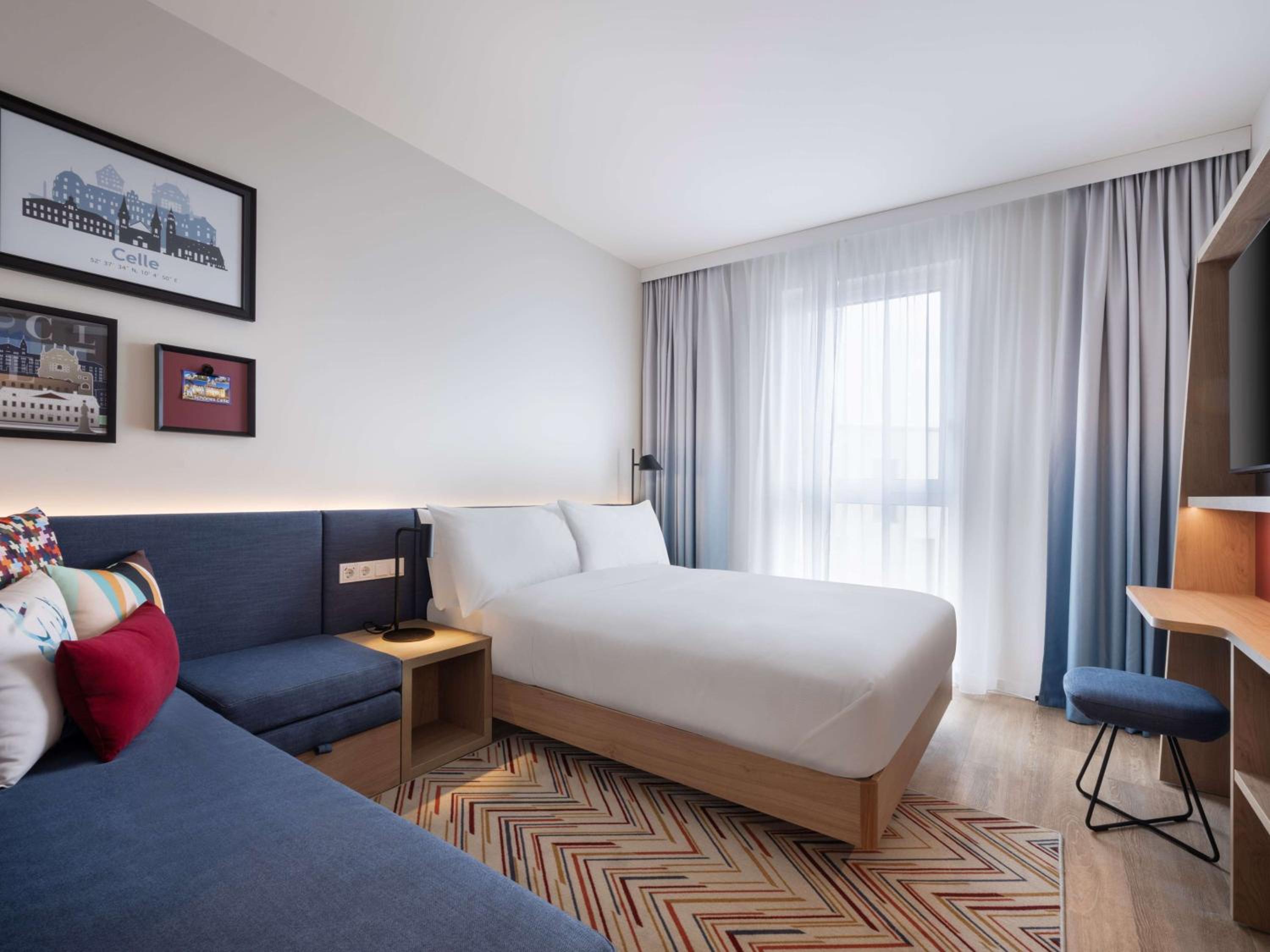 Queen Room with Sofa Bed thumbnail 6