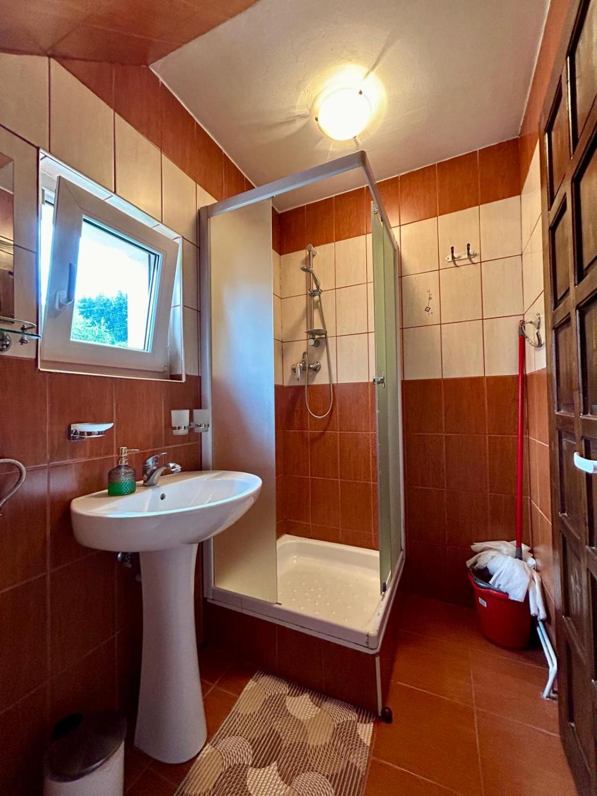 Double Or Twin Room With Private Bathroom photo 3