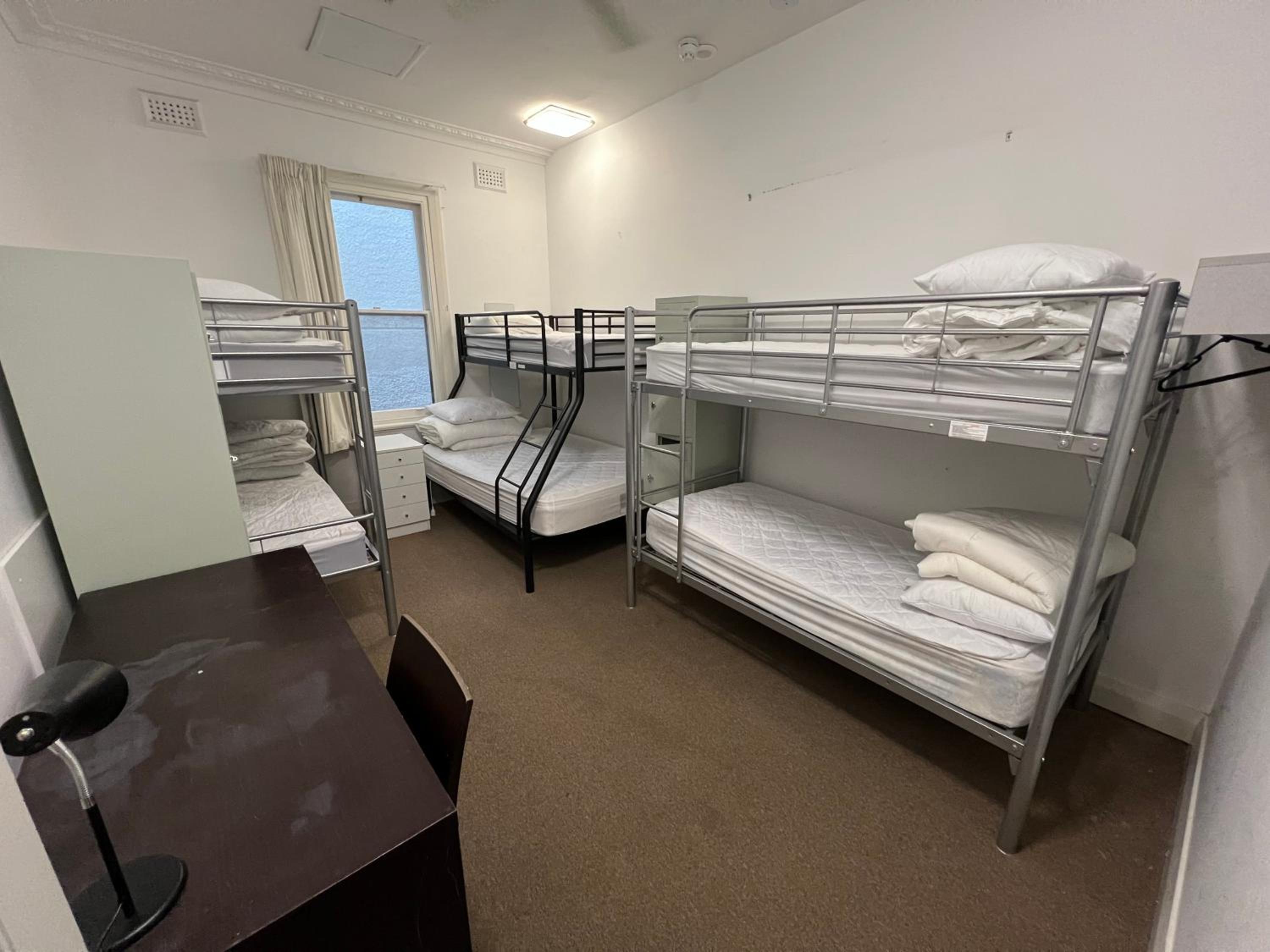 Bed in 6-Bed Mixed Dormitory Room photo 1