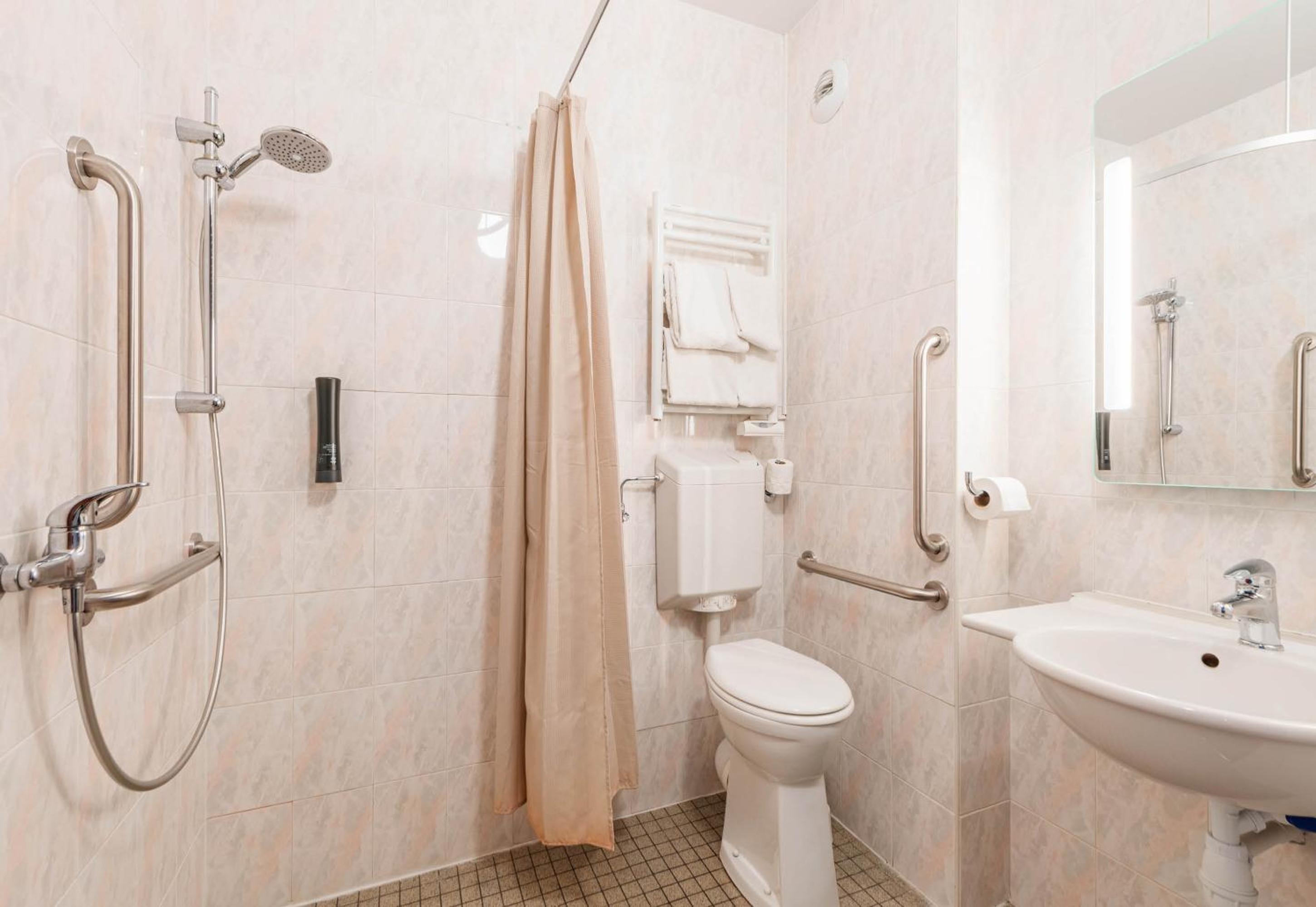 Double Room - Disability Access - Photo 4