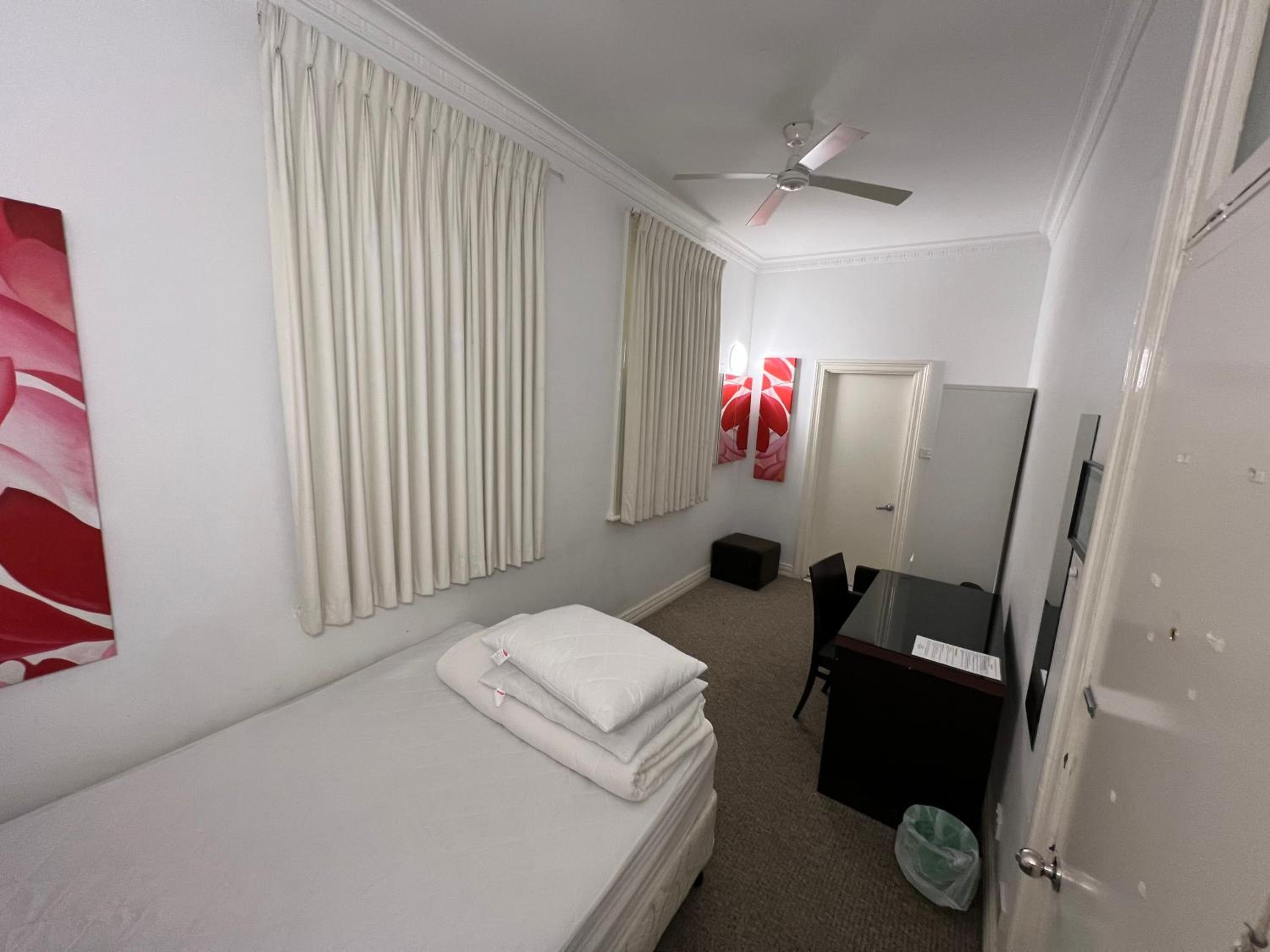 Double Room with Private Bathroom photo 3
