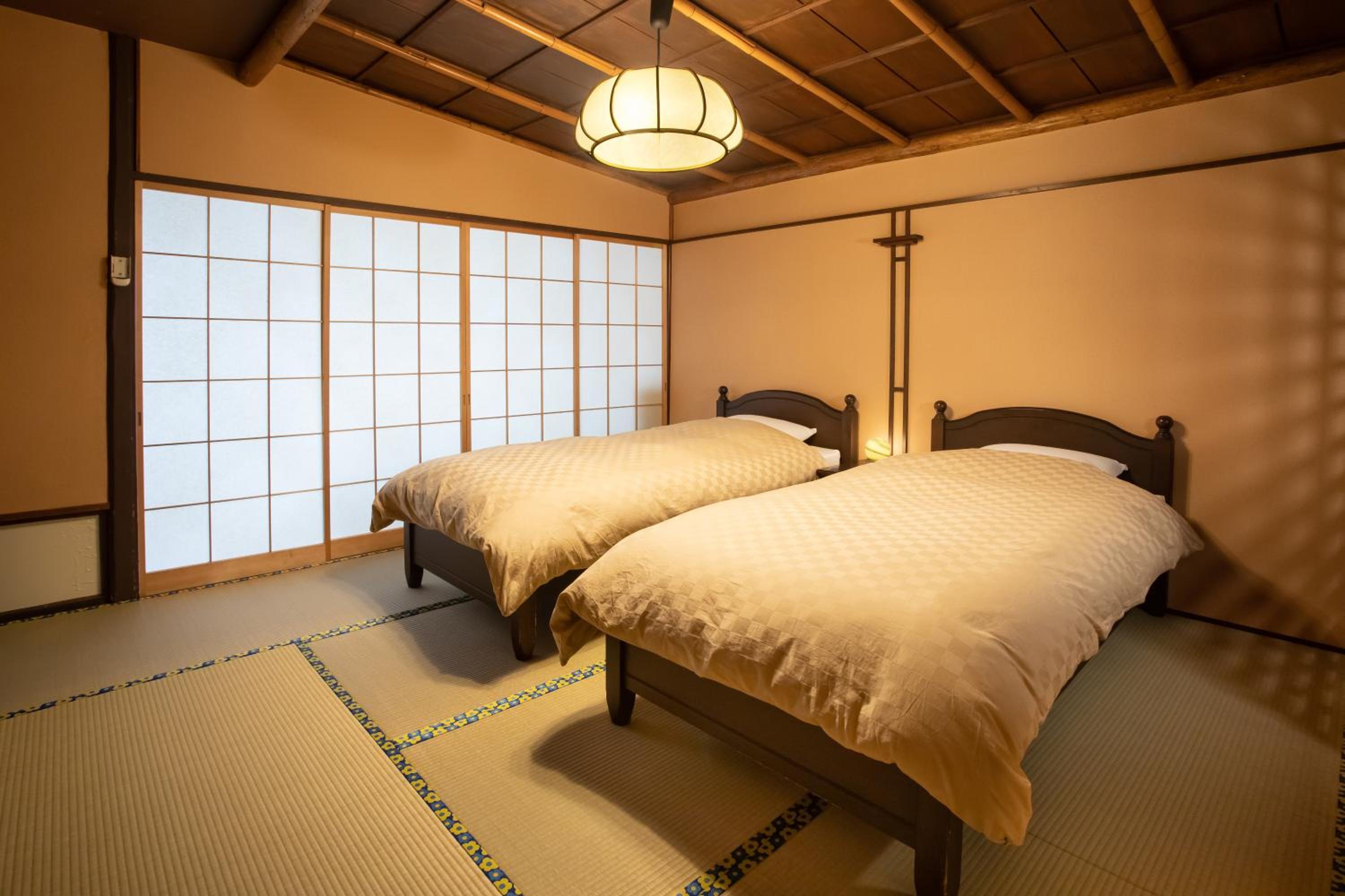 Twin Room with Bath - Photo 1