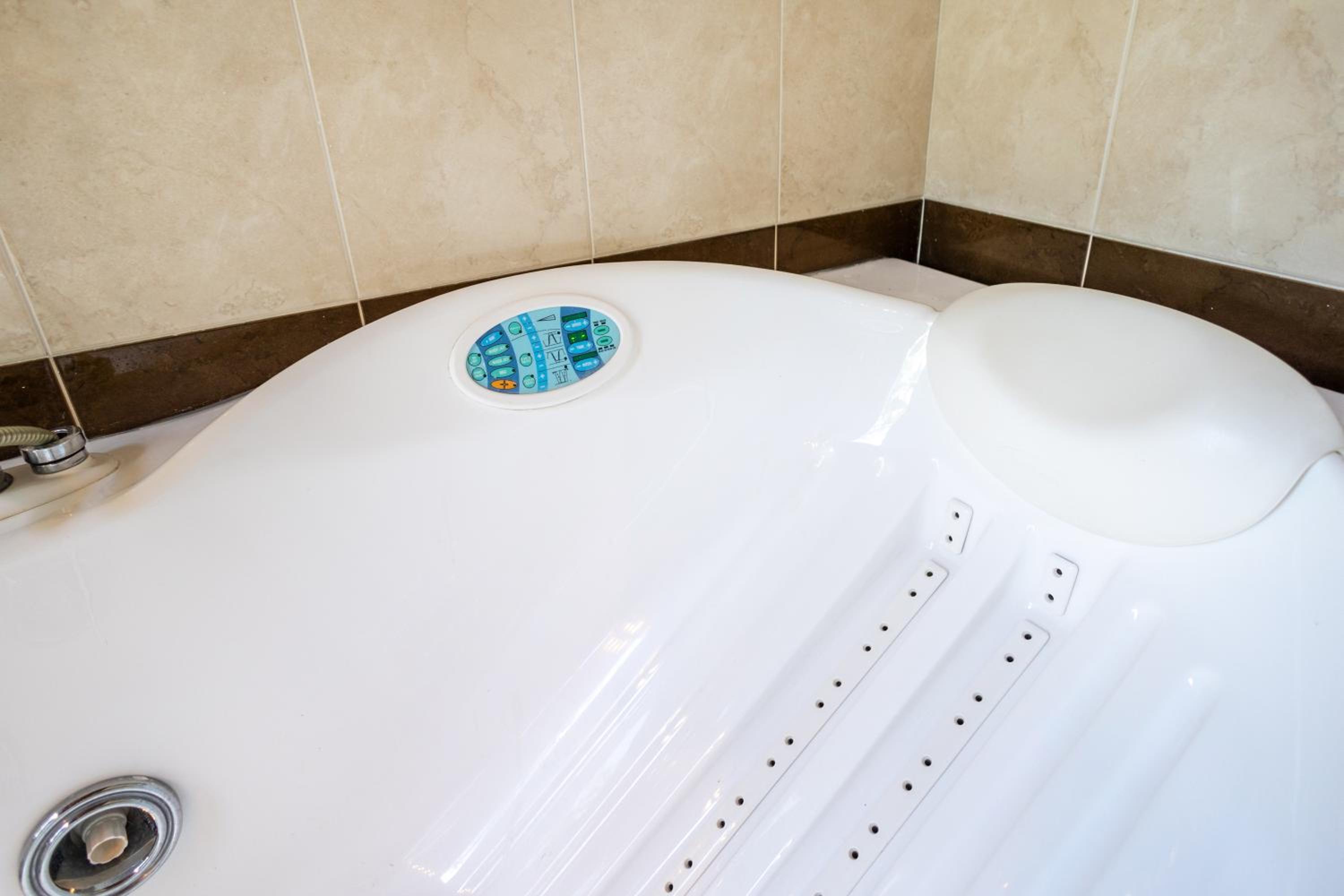 Double Room with Spa Bath photo 2