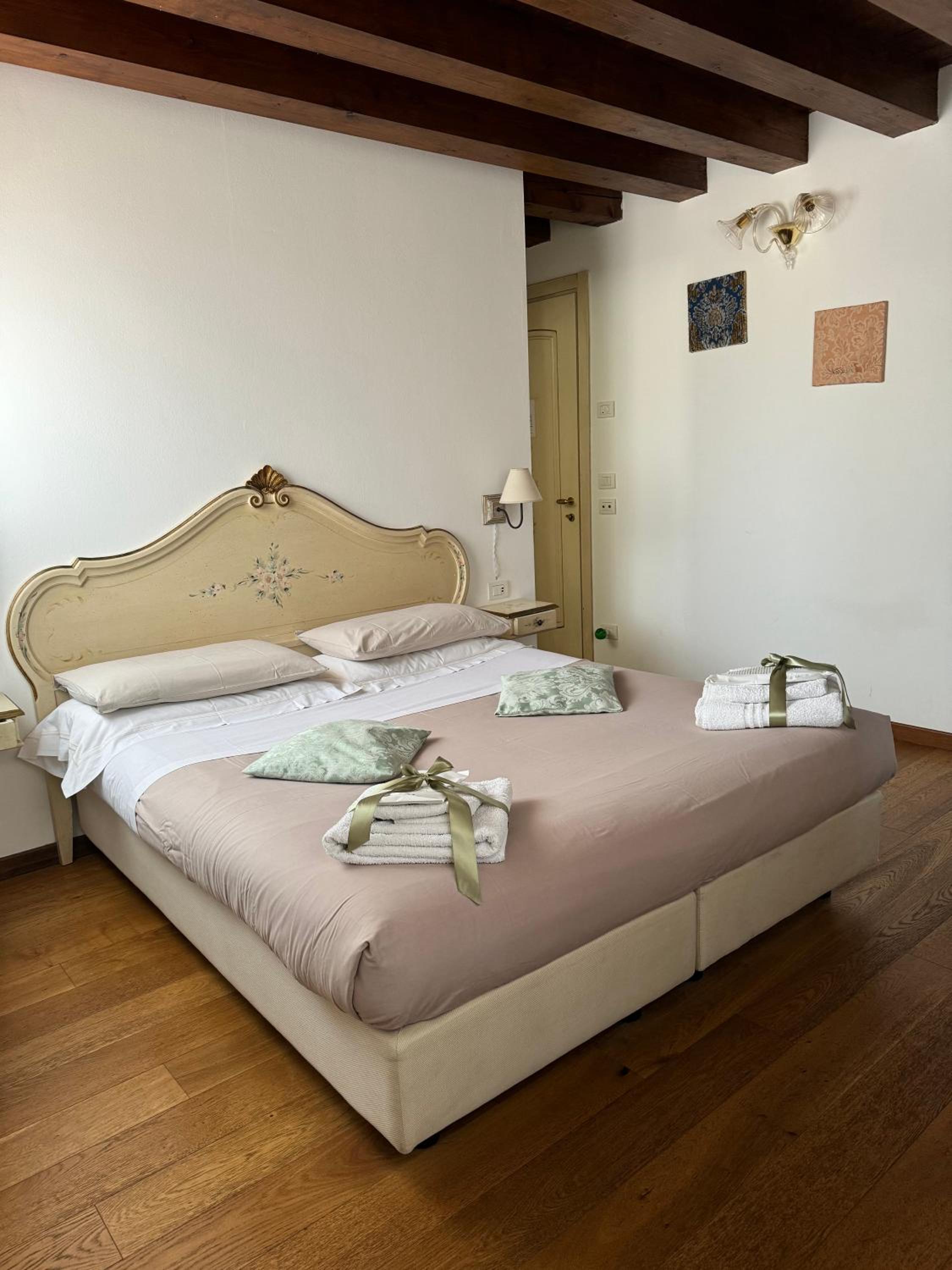 Double or Twin Room photo 3