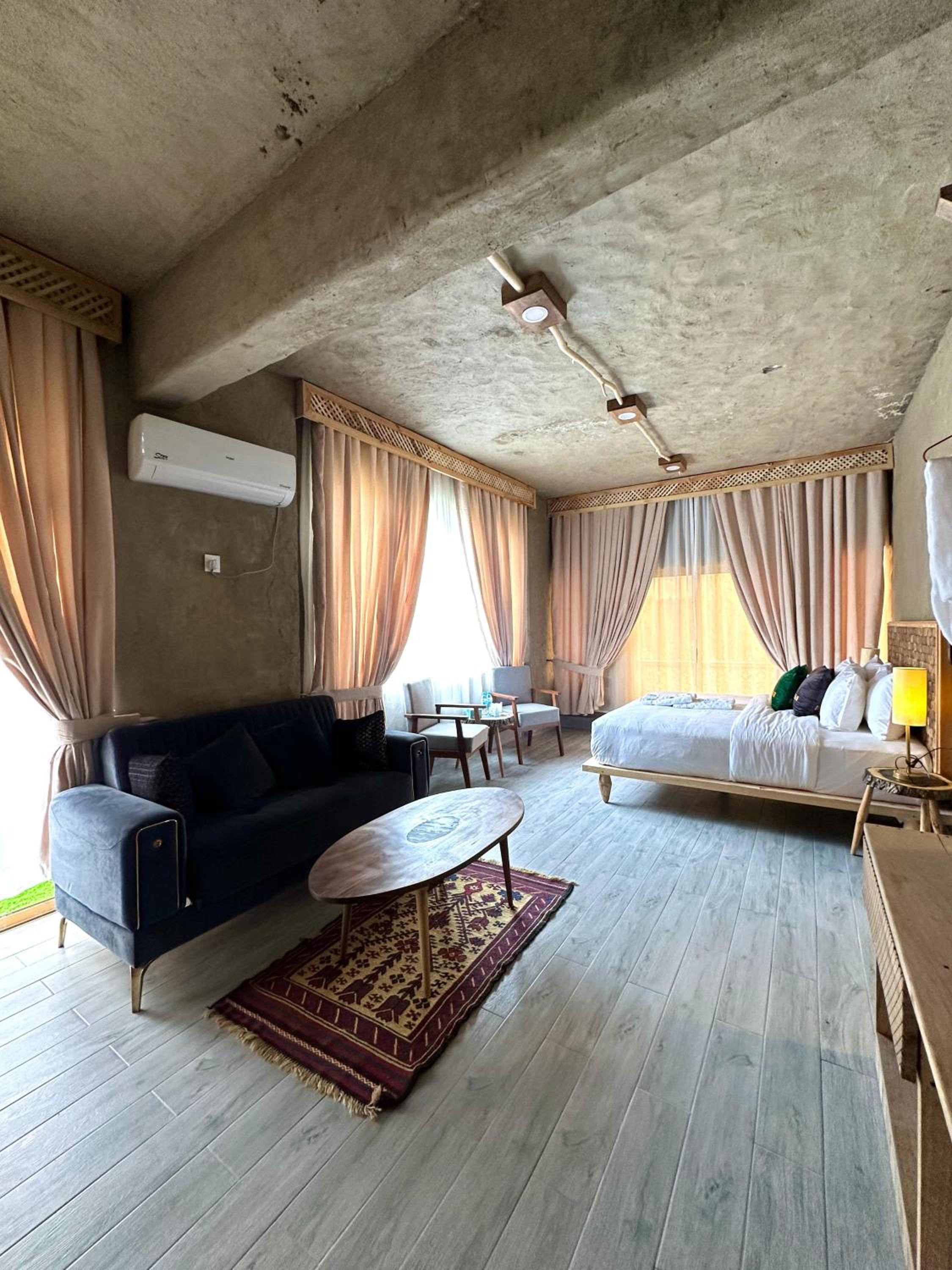 King Suite with Balcony photo 2