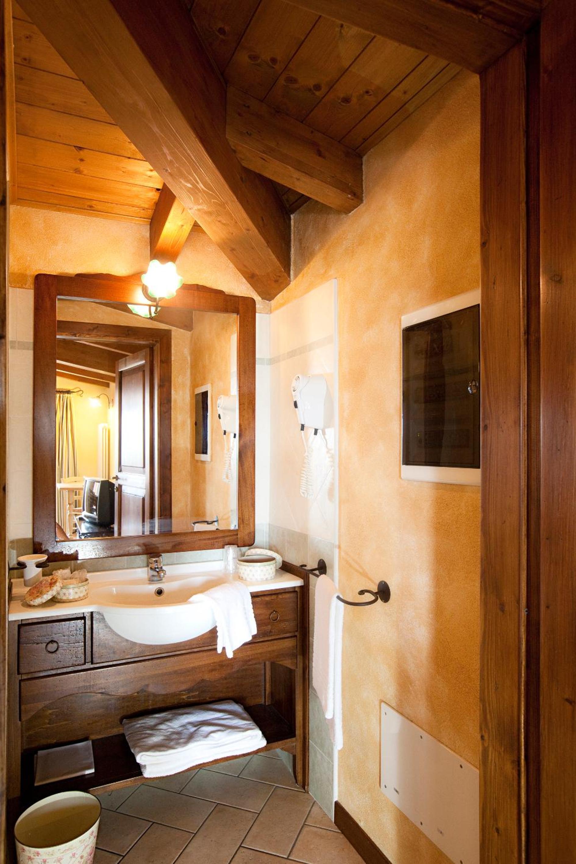 Two-Bedroom Apartment - Photo 8