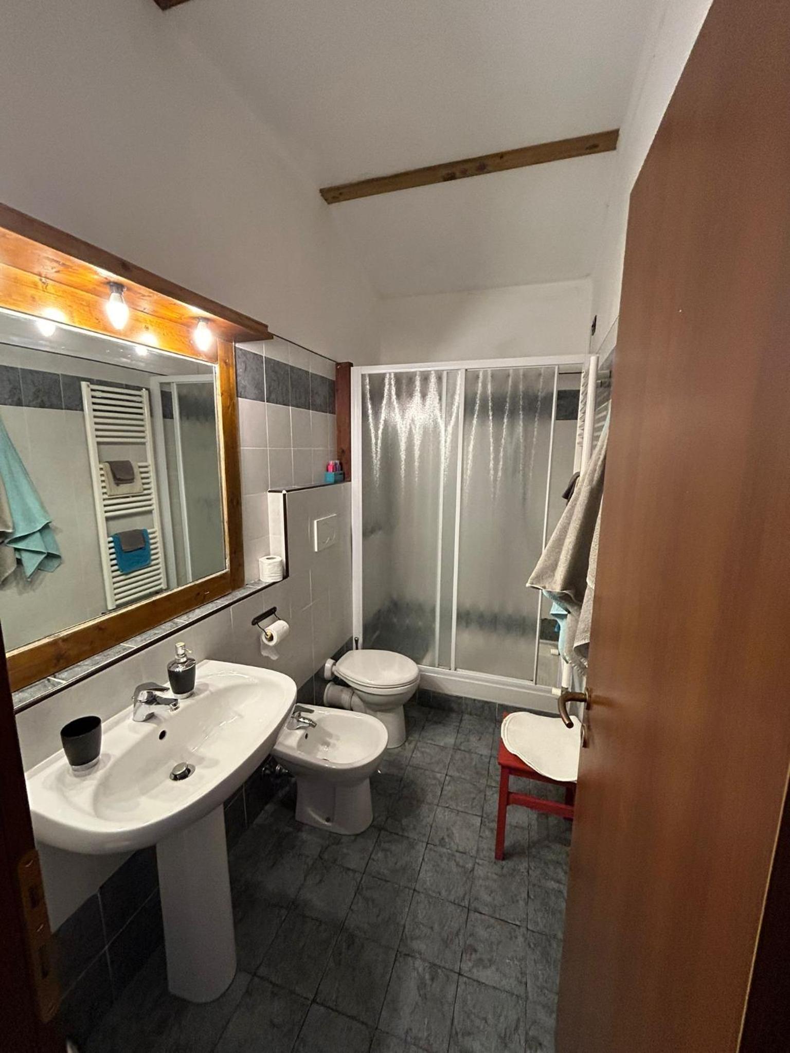 Quadruple Room with Private Bathroom - Photo 6