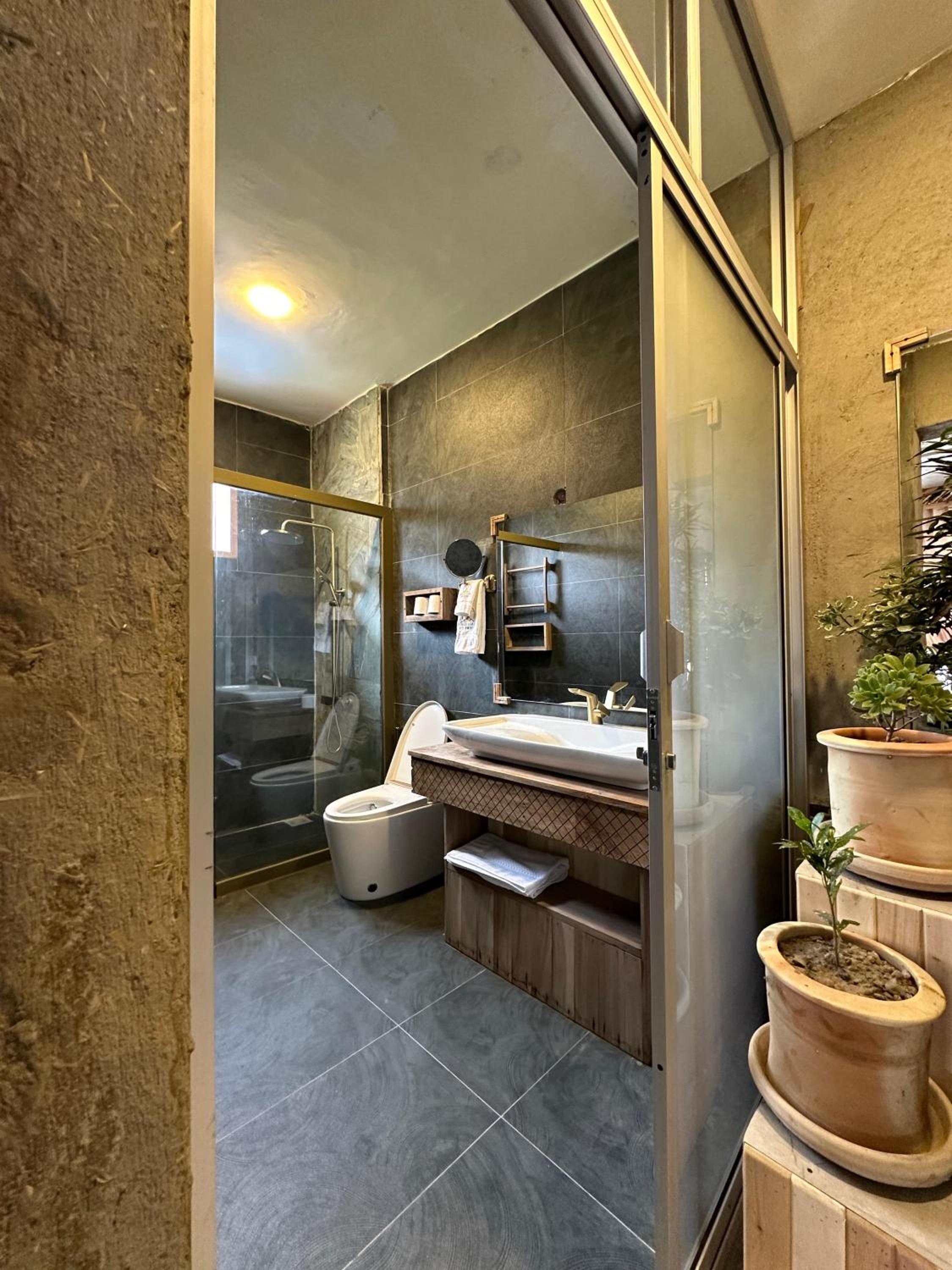 King Suite with Balcony photo 3