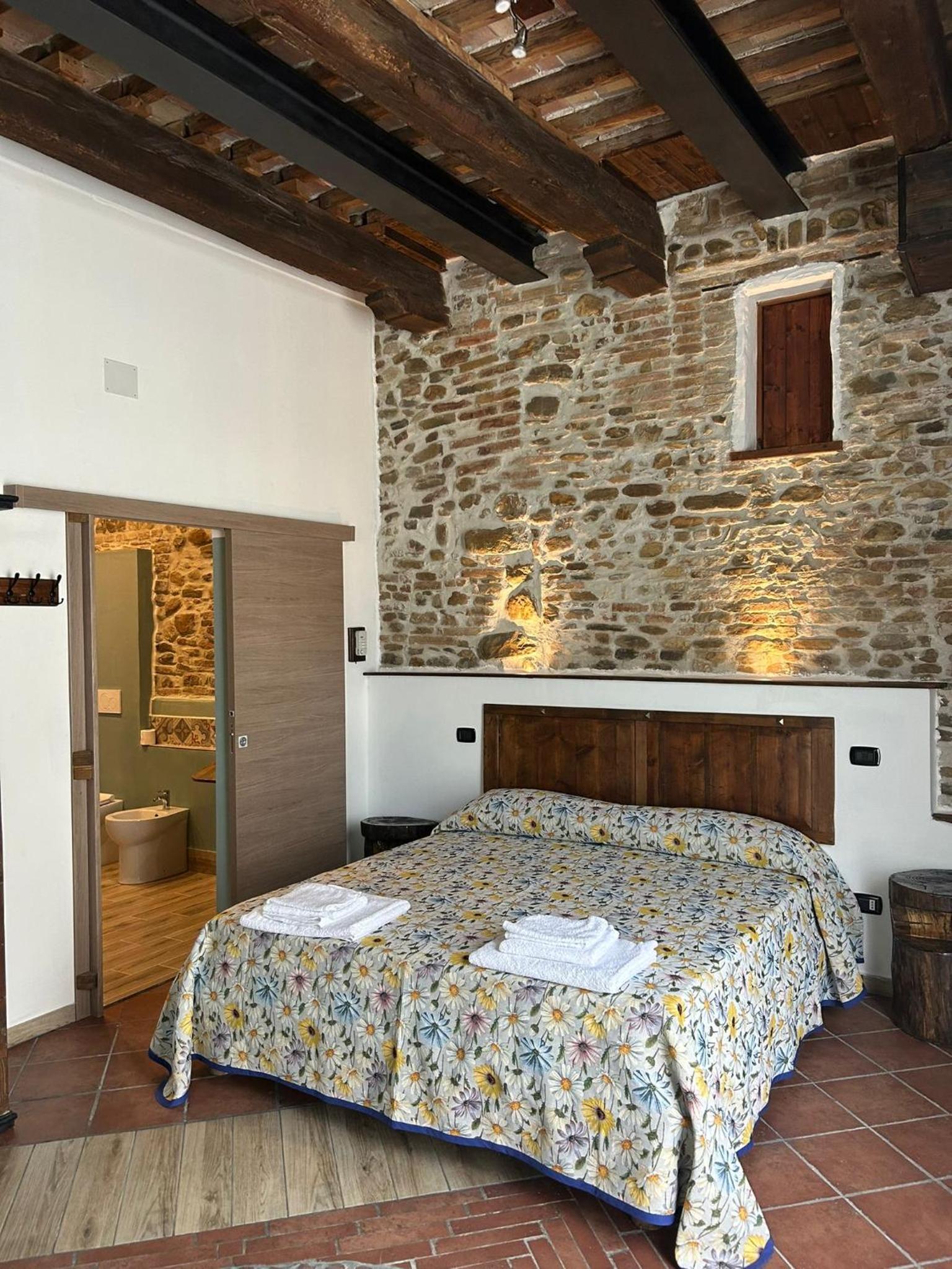 Suite with Pool View - Photo 10