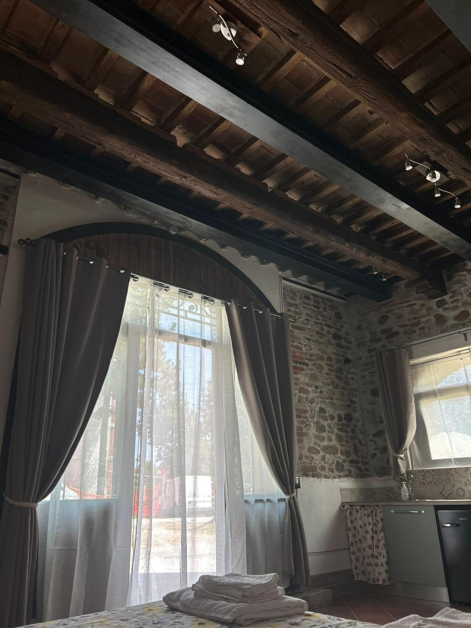 Suite with Pool View - Photo 4