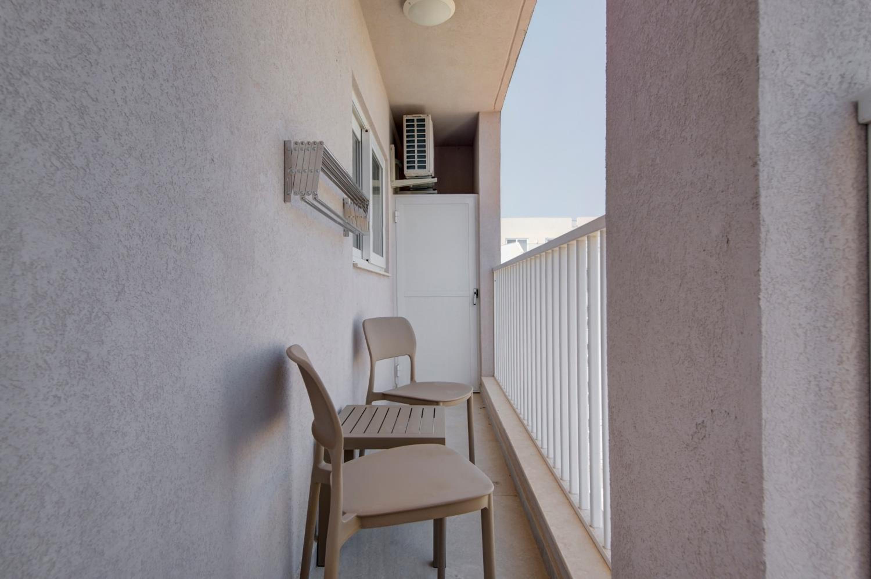 Apartment with Balcony photo 3