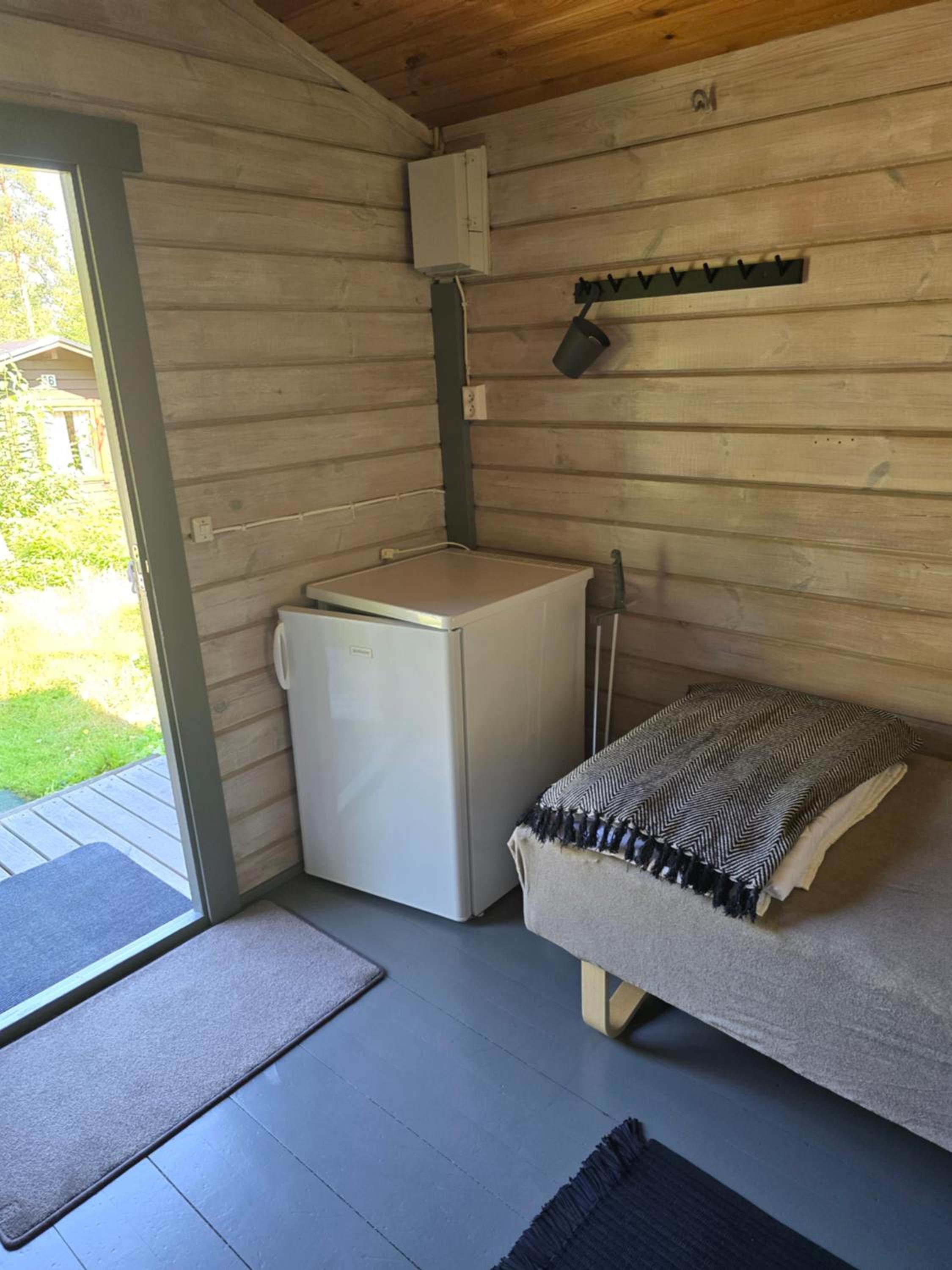 Mobile Home photo 3