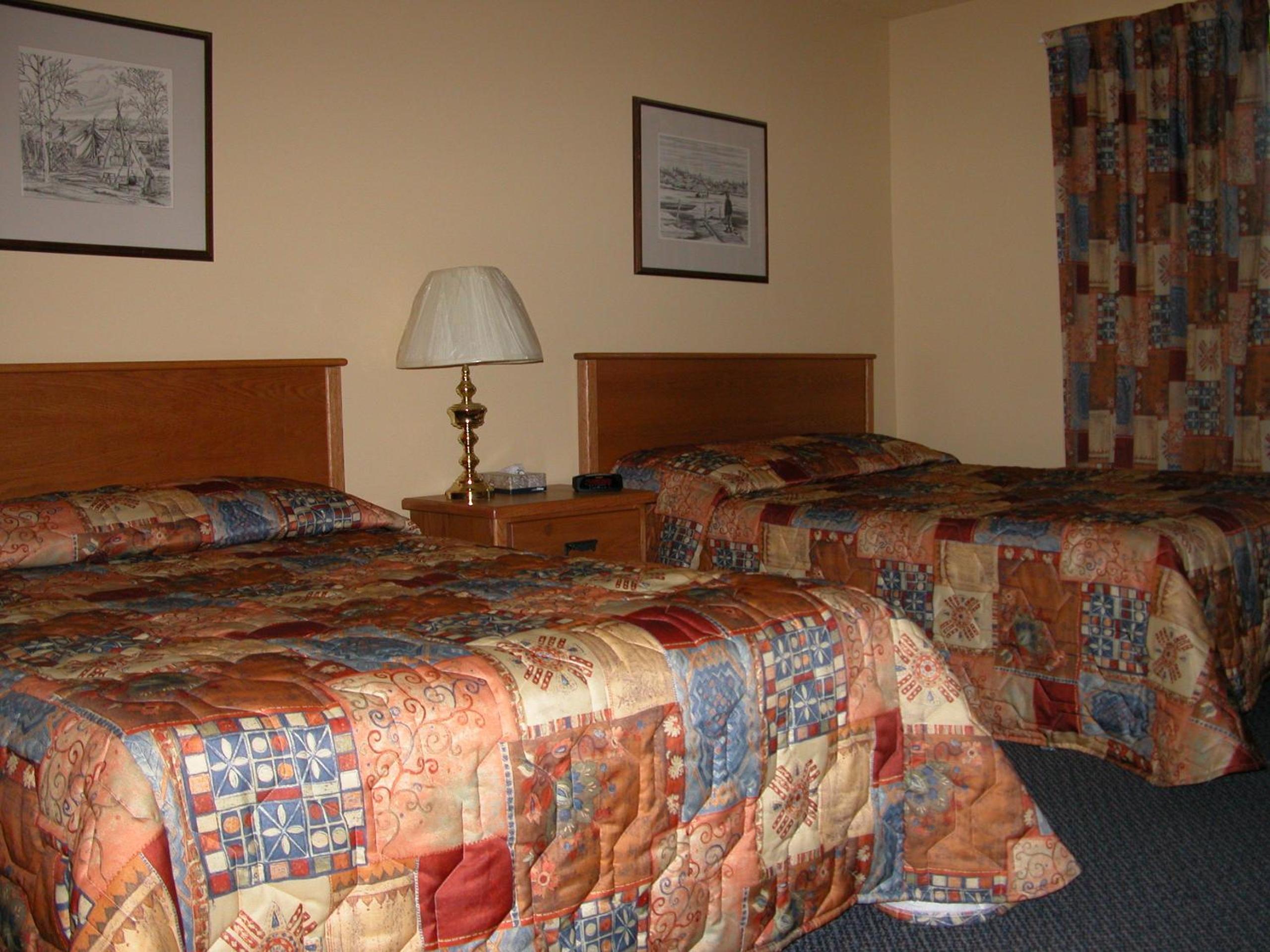 Standard Double Room with Two Double Beds - Smoking - Photo 1