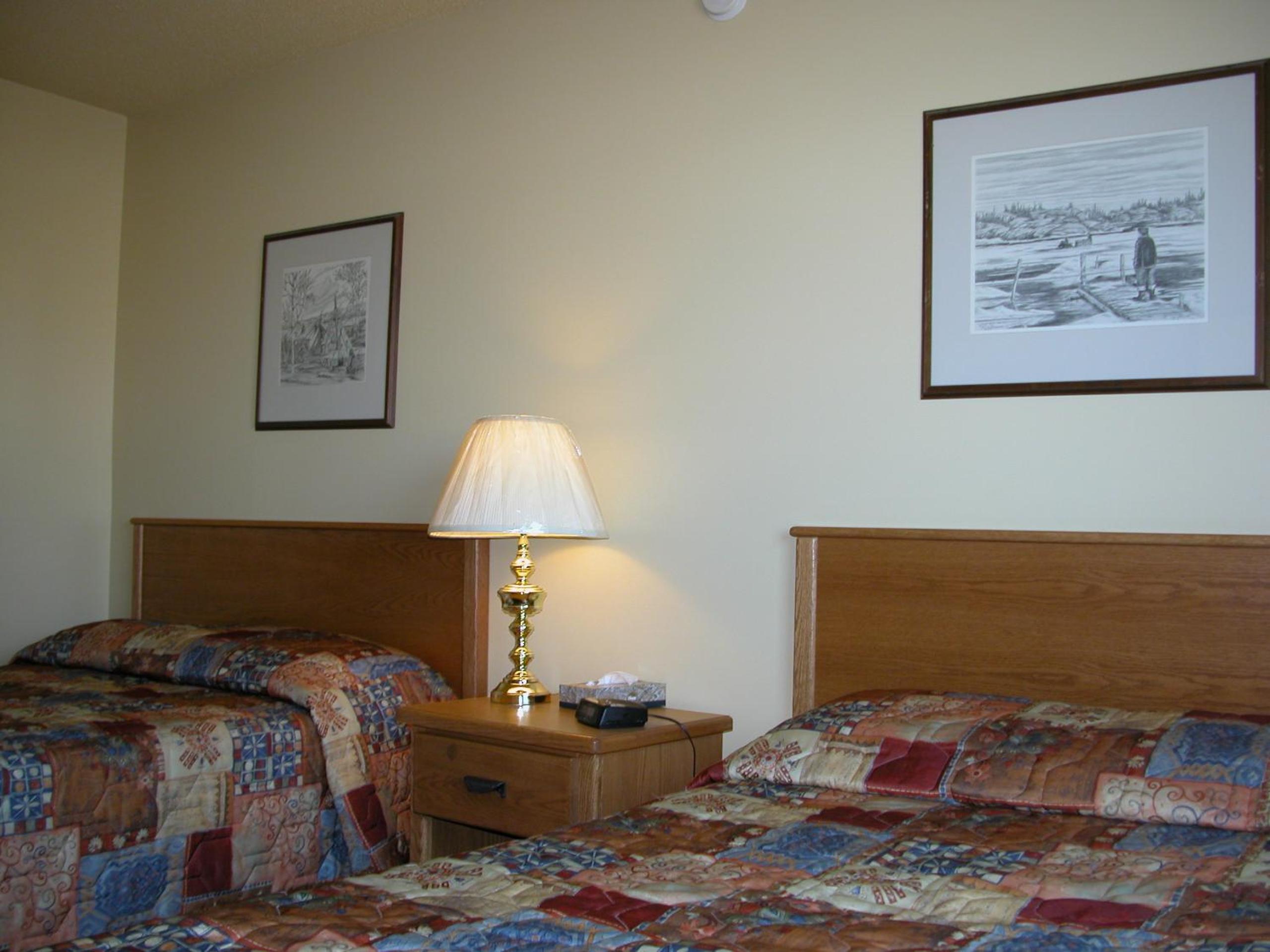 Standard Double Room with Two Double Beds - Smoking - Photo 2