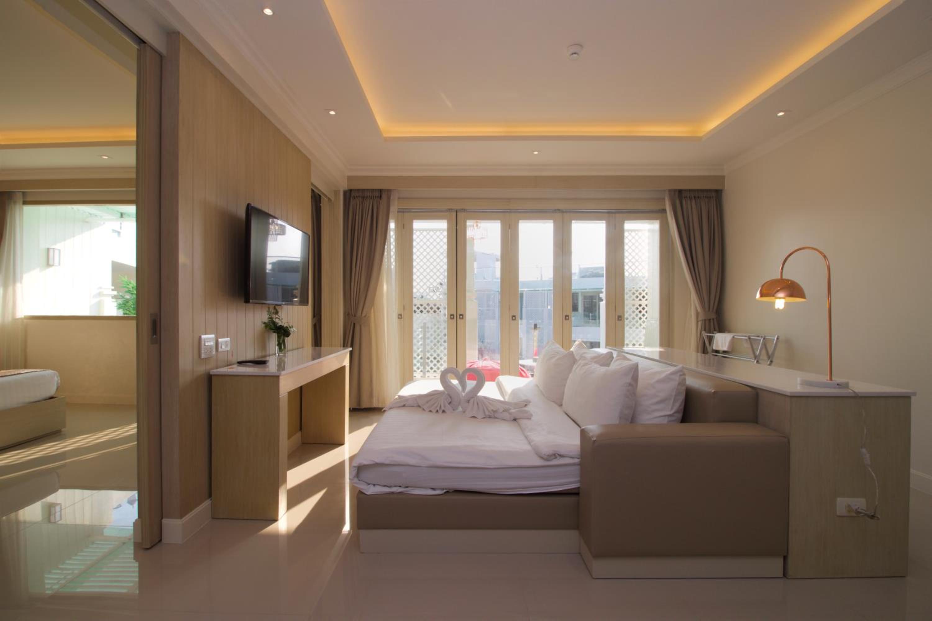 Suite with Spa Bath - Photo 8