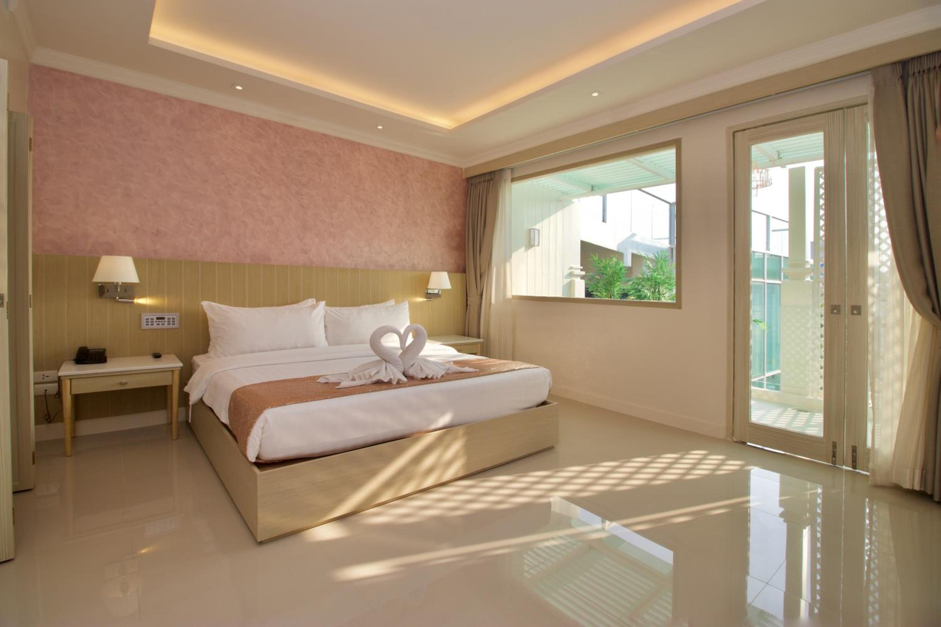 Suite with Spa Bath - Photo 6