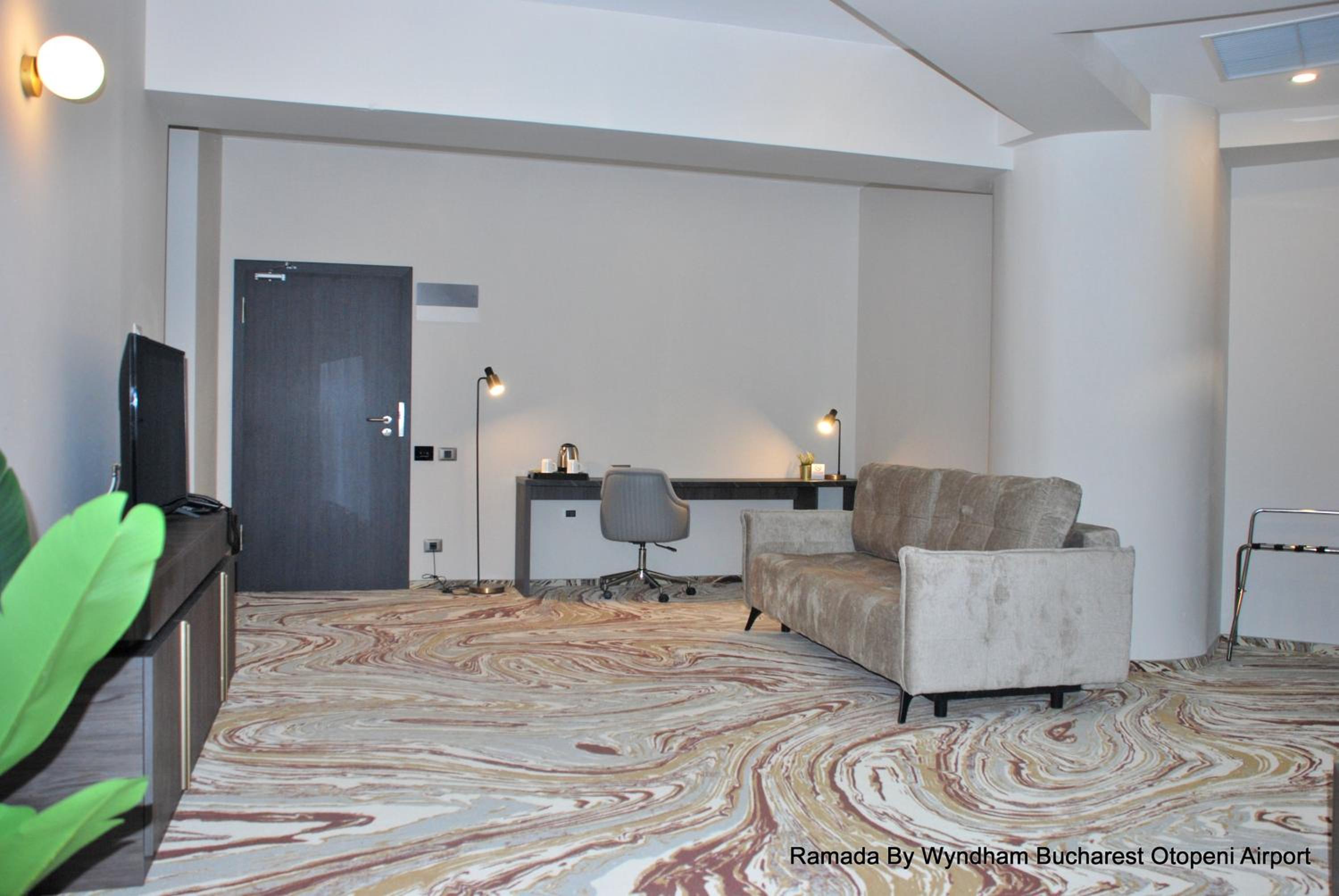 Junior King Suite photo 3